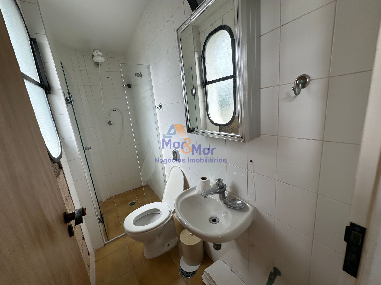 Apartamento na Praia das Pitangueiras, Guarujá - SP