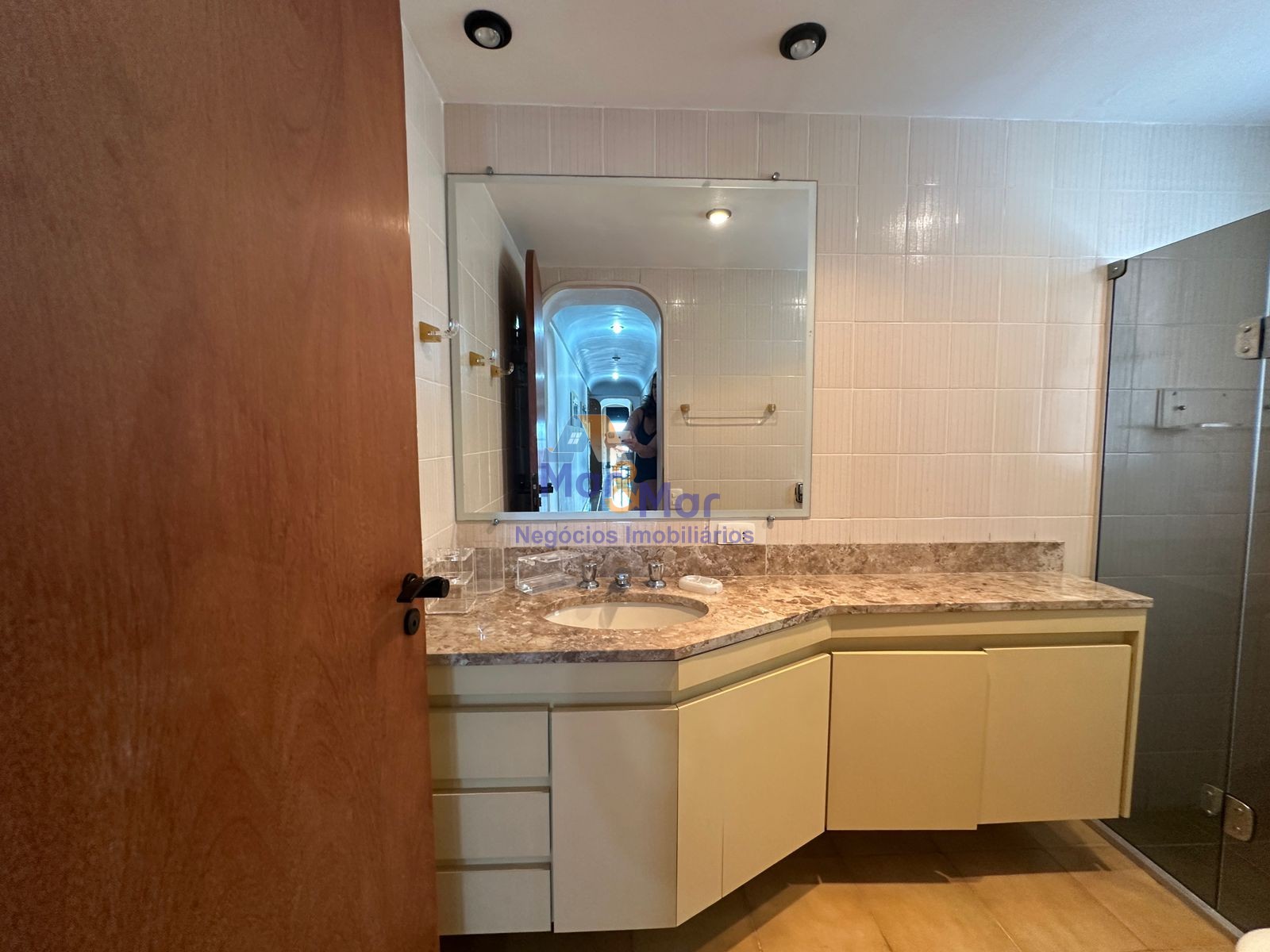 Apartamento na Praia das Pitangueiras, Guarujá - SP