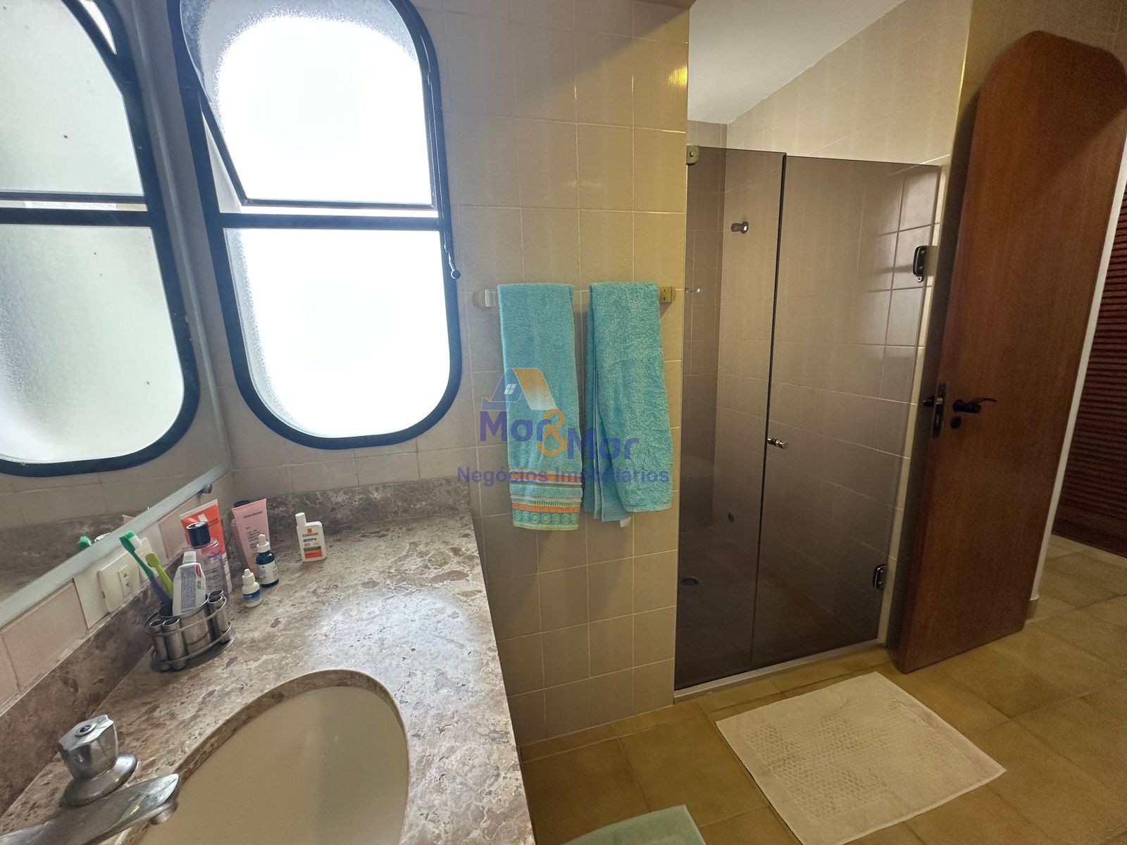 Apartamento na Praia das Pitangueiras, Guarujá - SP