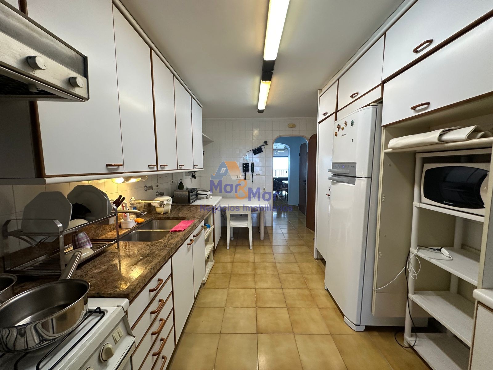 Apartamento na Praia das Pitangueiras, Guarujá - SP