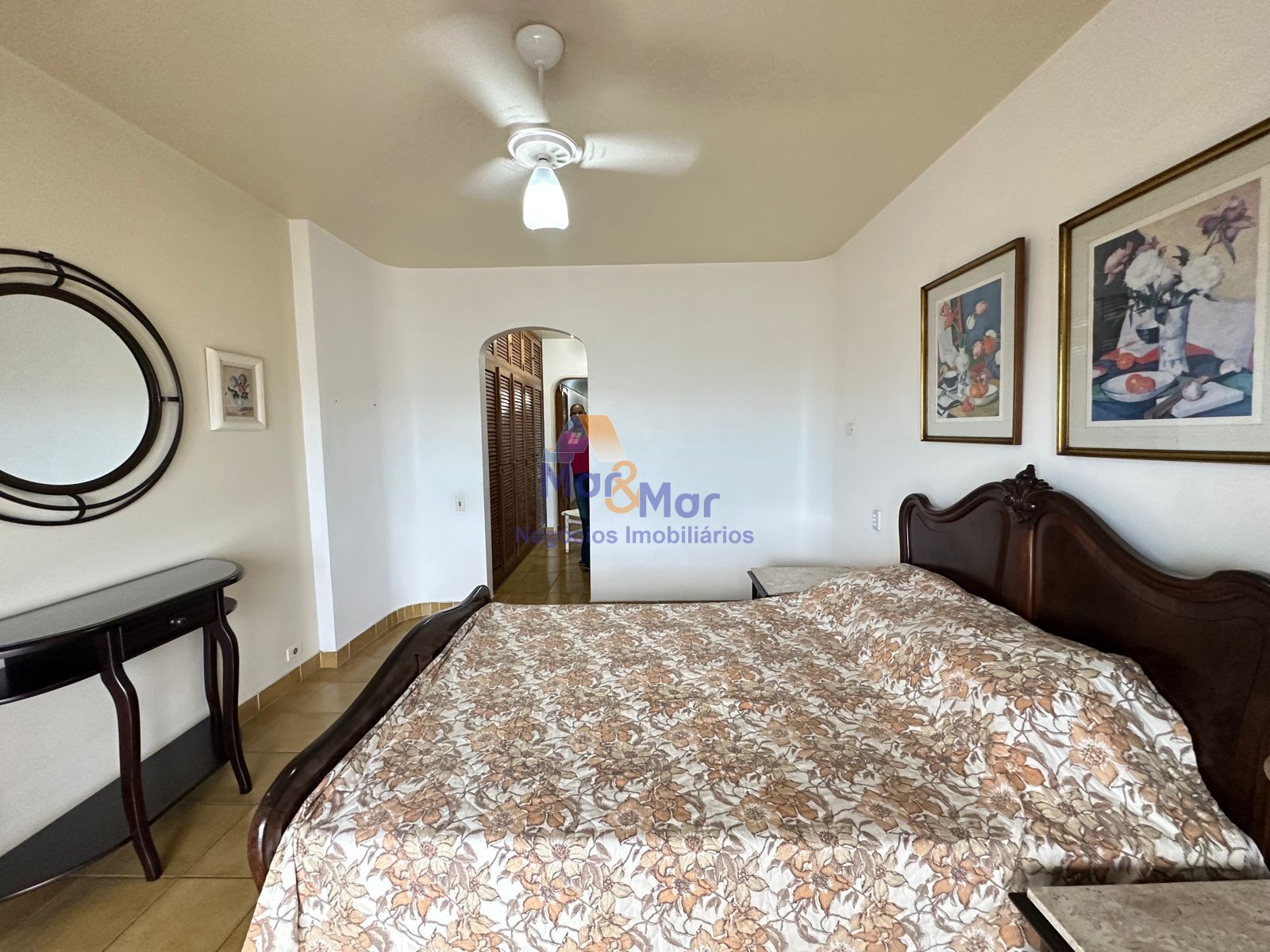Apartamento na Praia das Pitangueiras, Guarujá - SP
