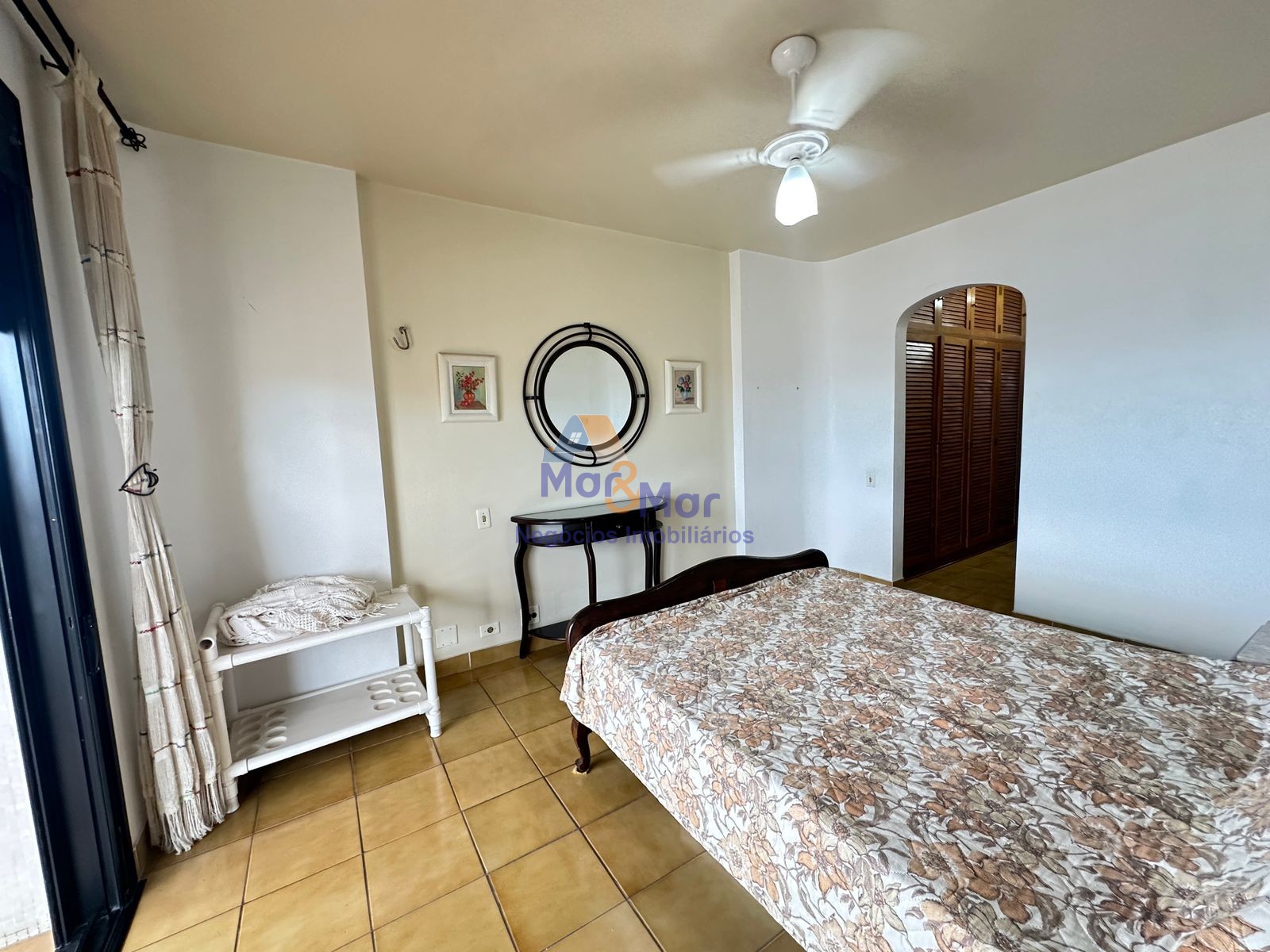 Apartamento na Praia das Pitangueiras, Guarujá - SP
