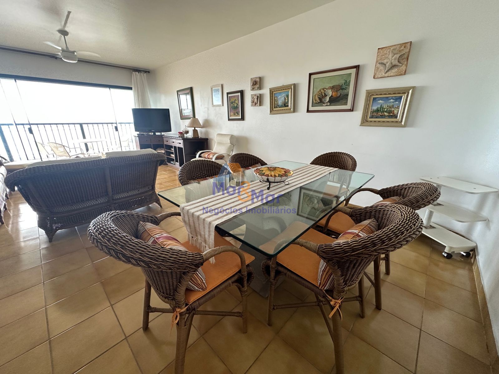 Apartamento na Praia das Pitangueiras, Guarujá - SP