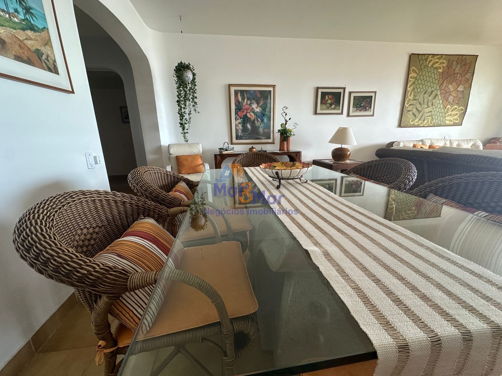 Apartamento na Praia das Pitangueiras, Guarujá - SP