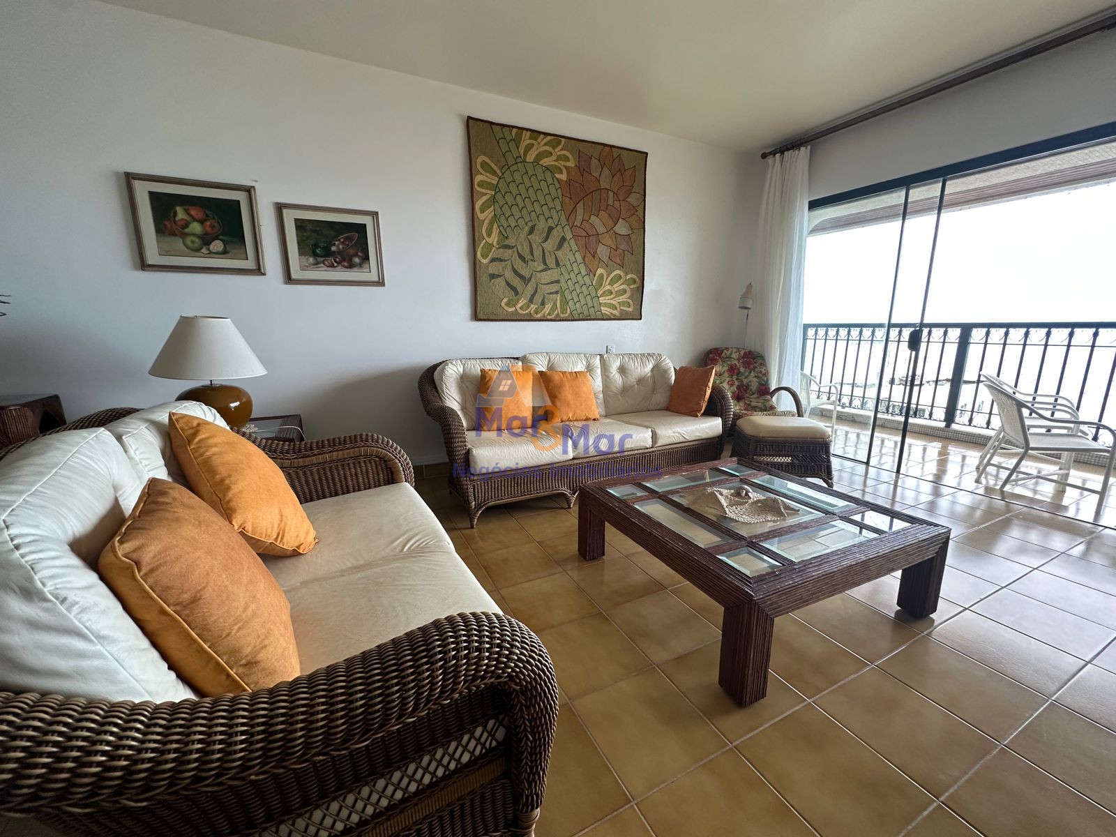 Apartamento na Praia das Pitangueiras, Guarujá - SP