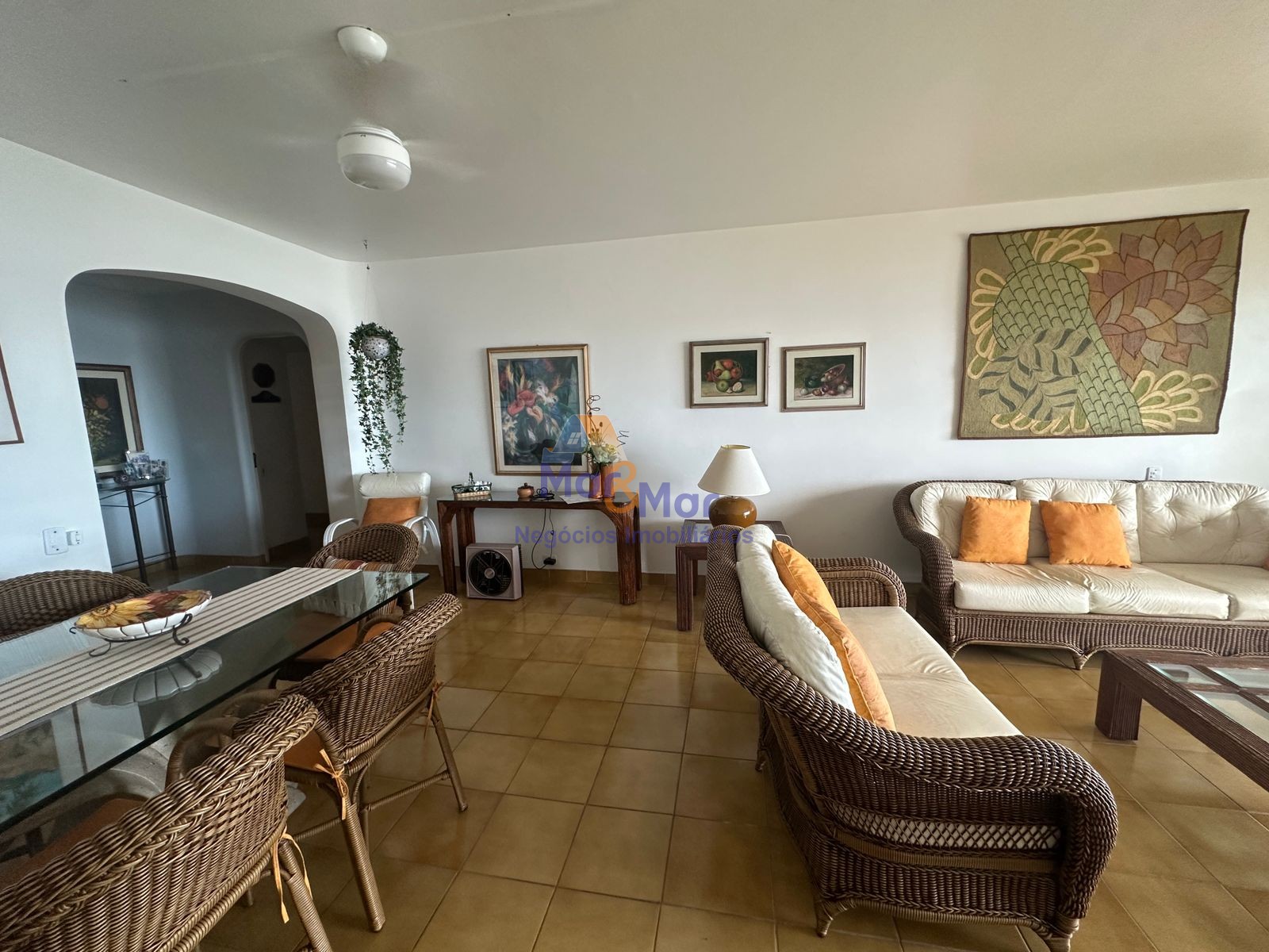 Apartamento na Praia das Pitangueiras, Guarujá - SP