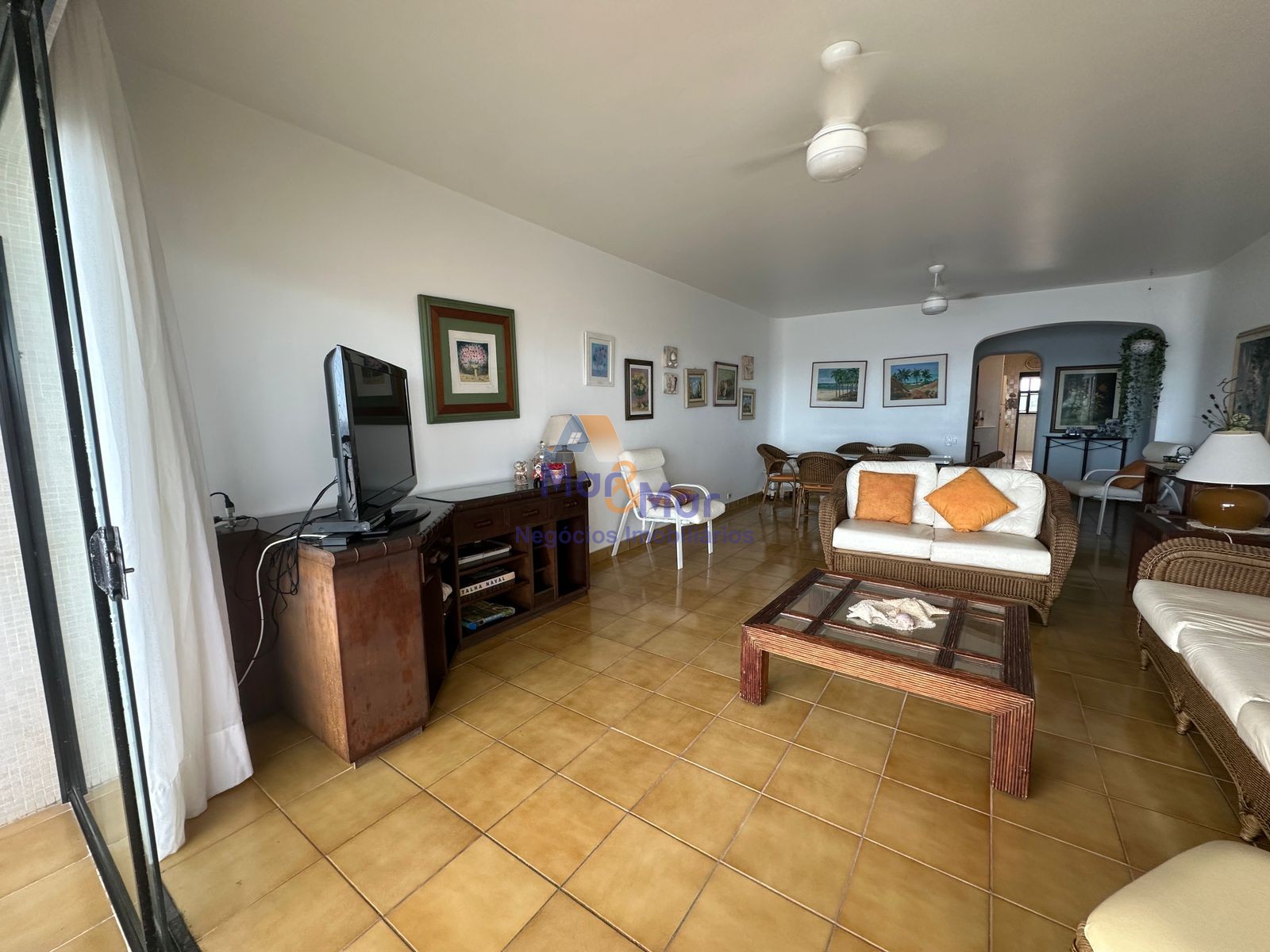 Apartamento na Praia das Pitangueiras, Guarujá - SP