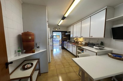 Apartamento na Praia das Pitangueiras, Guarujá - SP