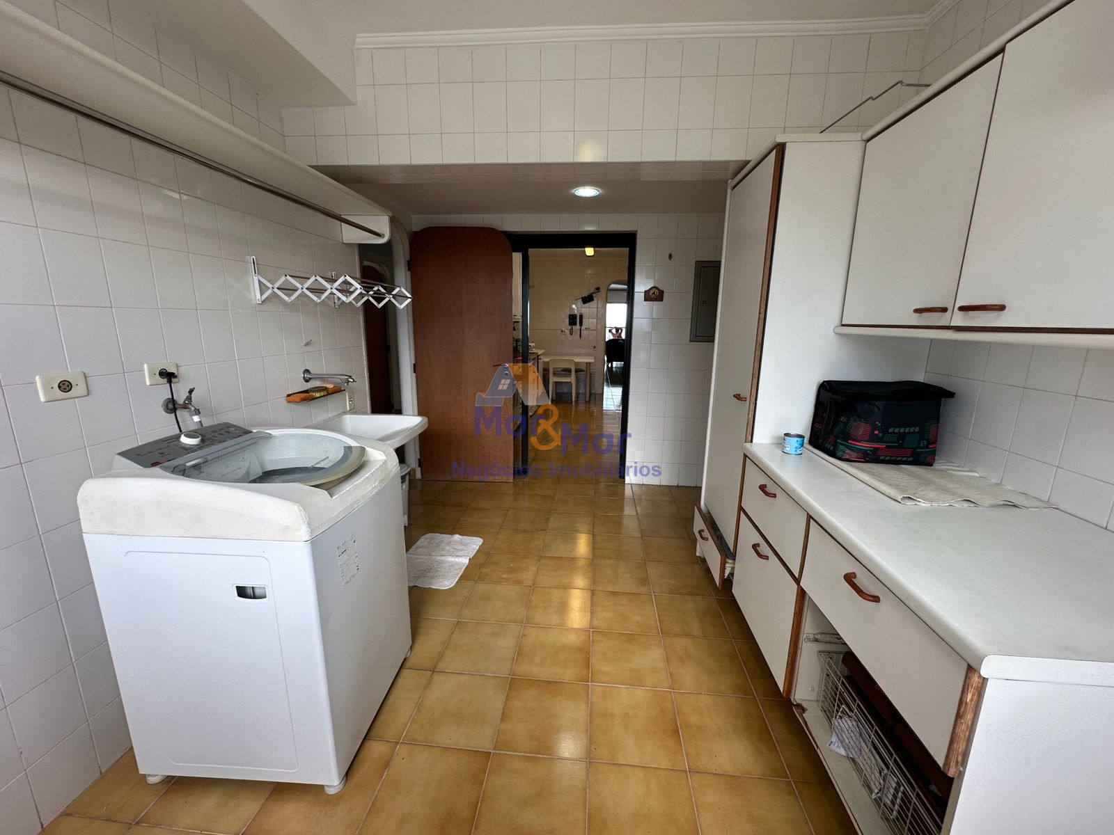 Apartamento na Praia das Pitangueiras, Guarujá - SP