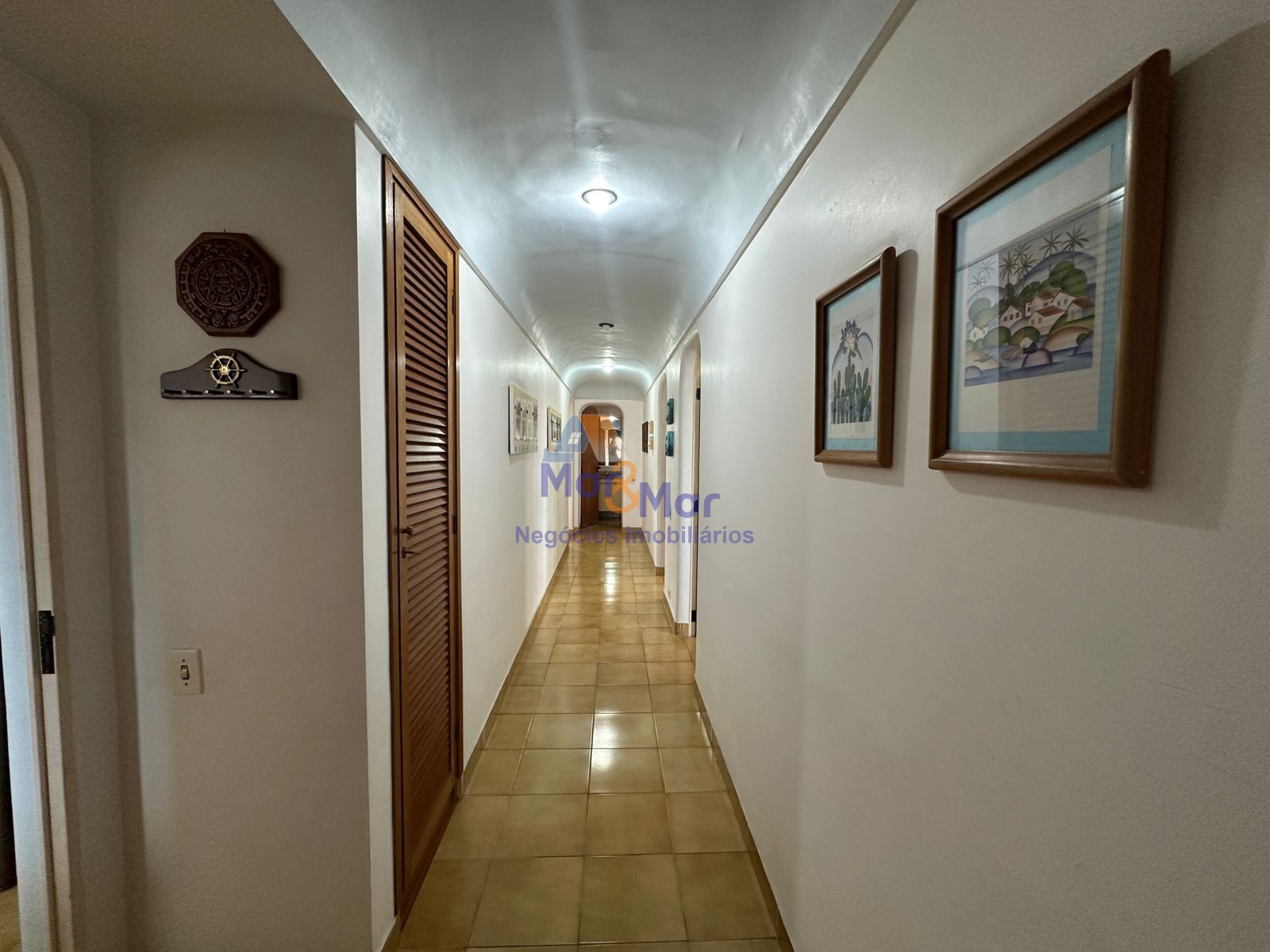 Apartamento na Praia das Pitangueiras, Guarujá - SP