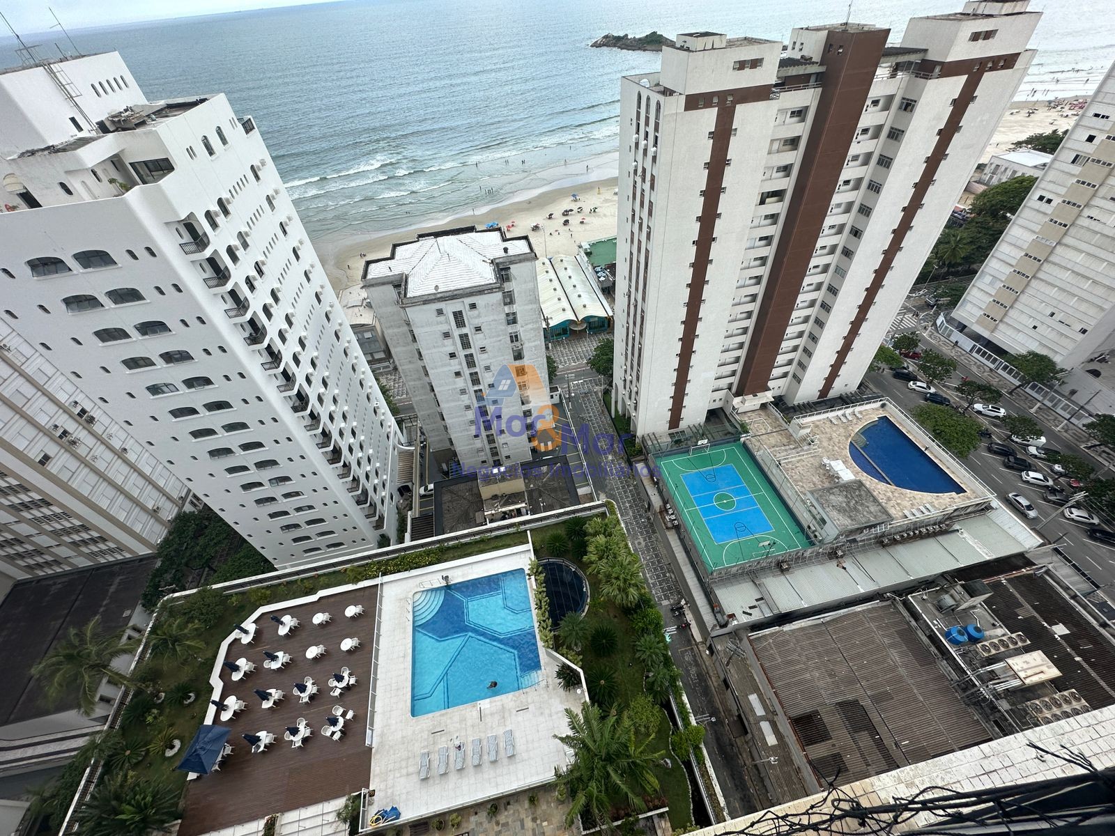 Apartamento na Praia das Pitangueiras, Guarujá - SP