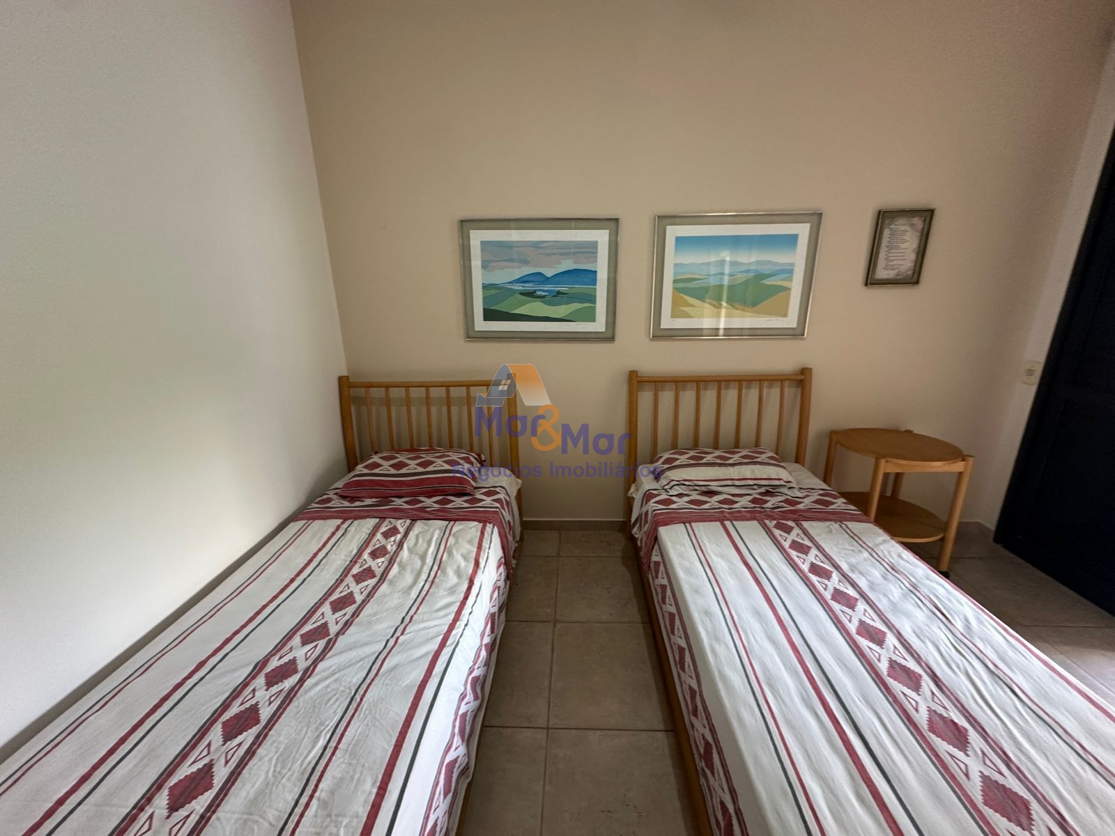 Apartamento na Praia das Pitangueiras, Guarujá - SP