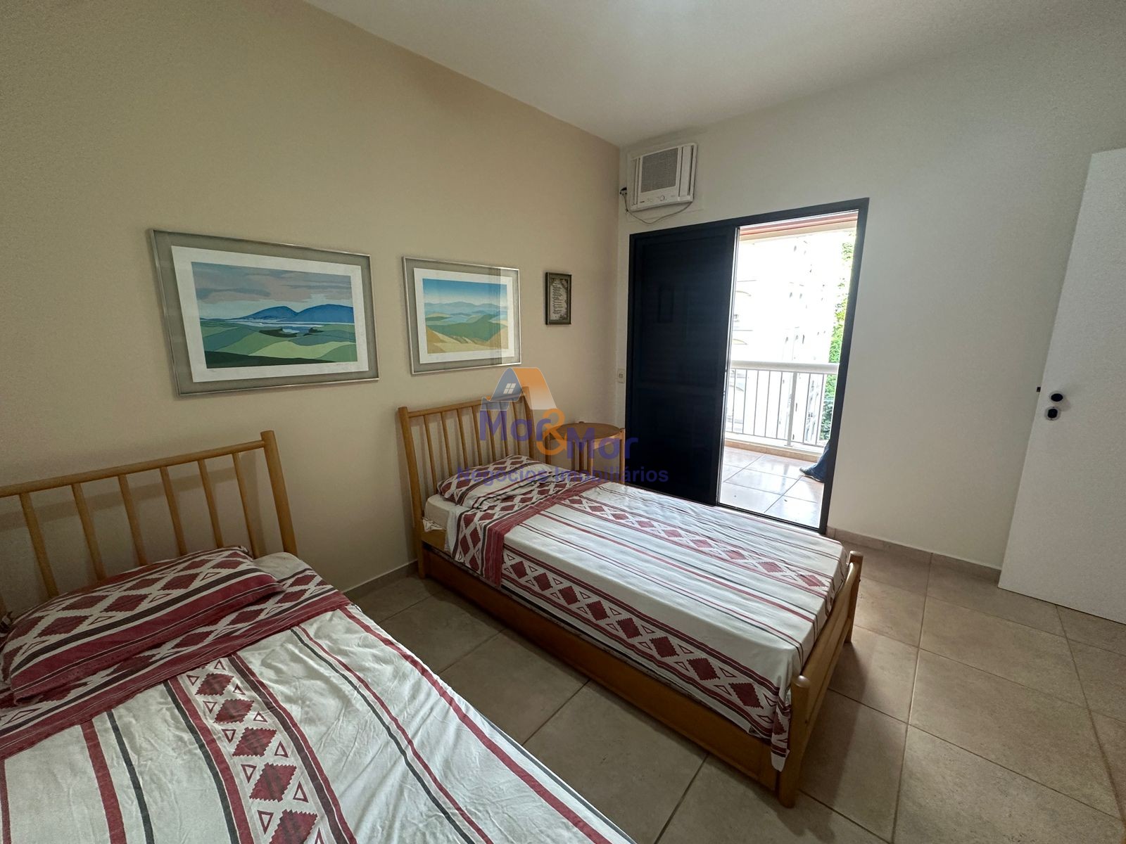 Apartamento na Praia das Pitangueiras, Guarujá - SP