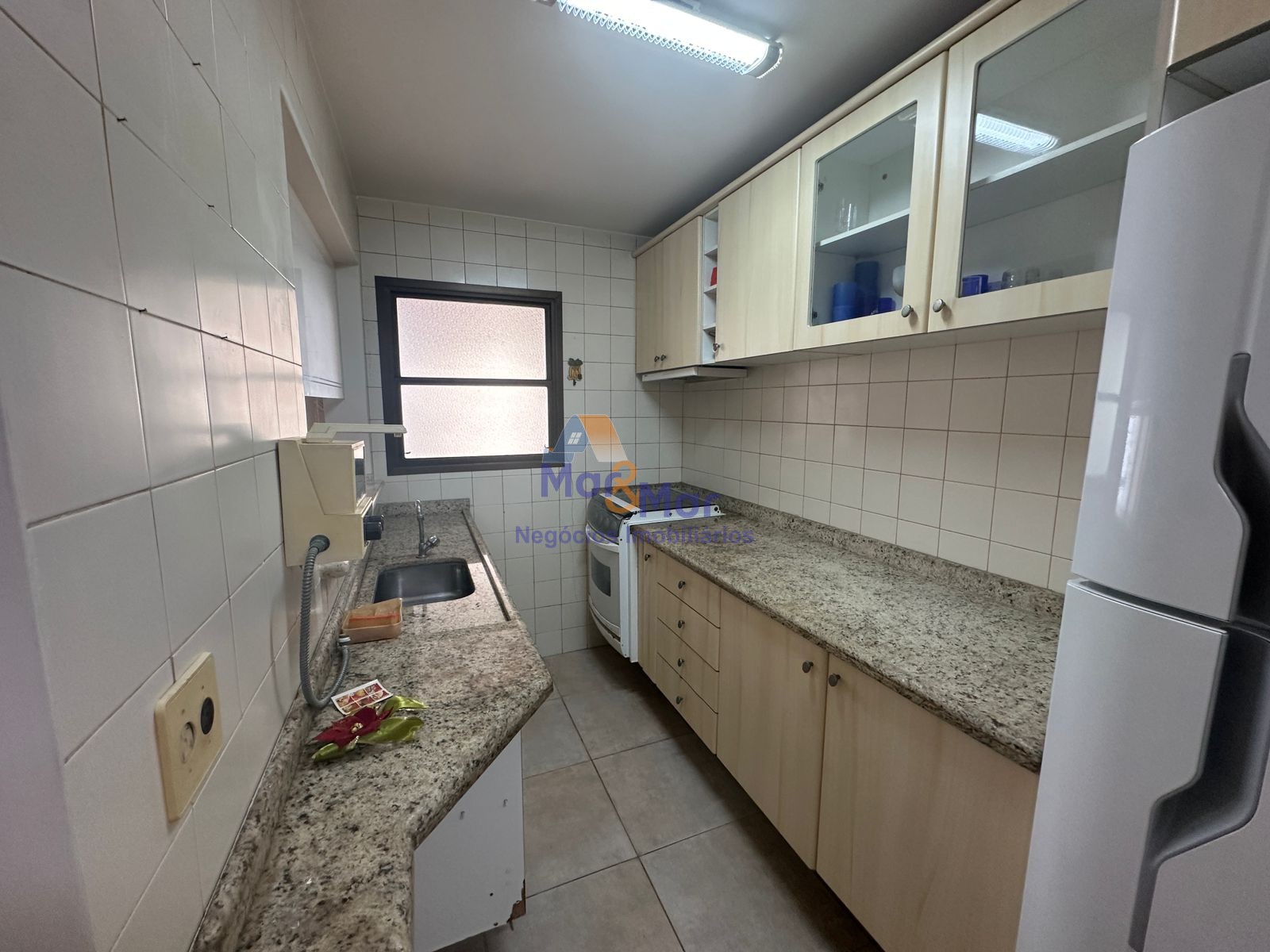 Apartamento na Praia das Pitangueiras, Guarujá - SP