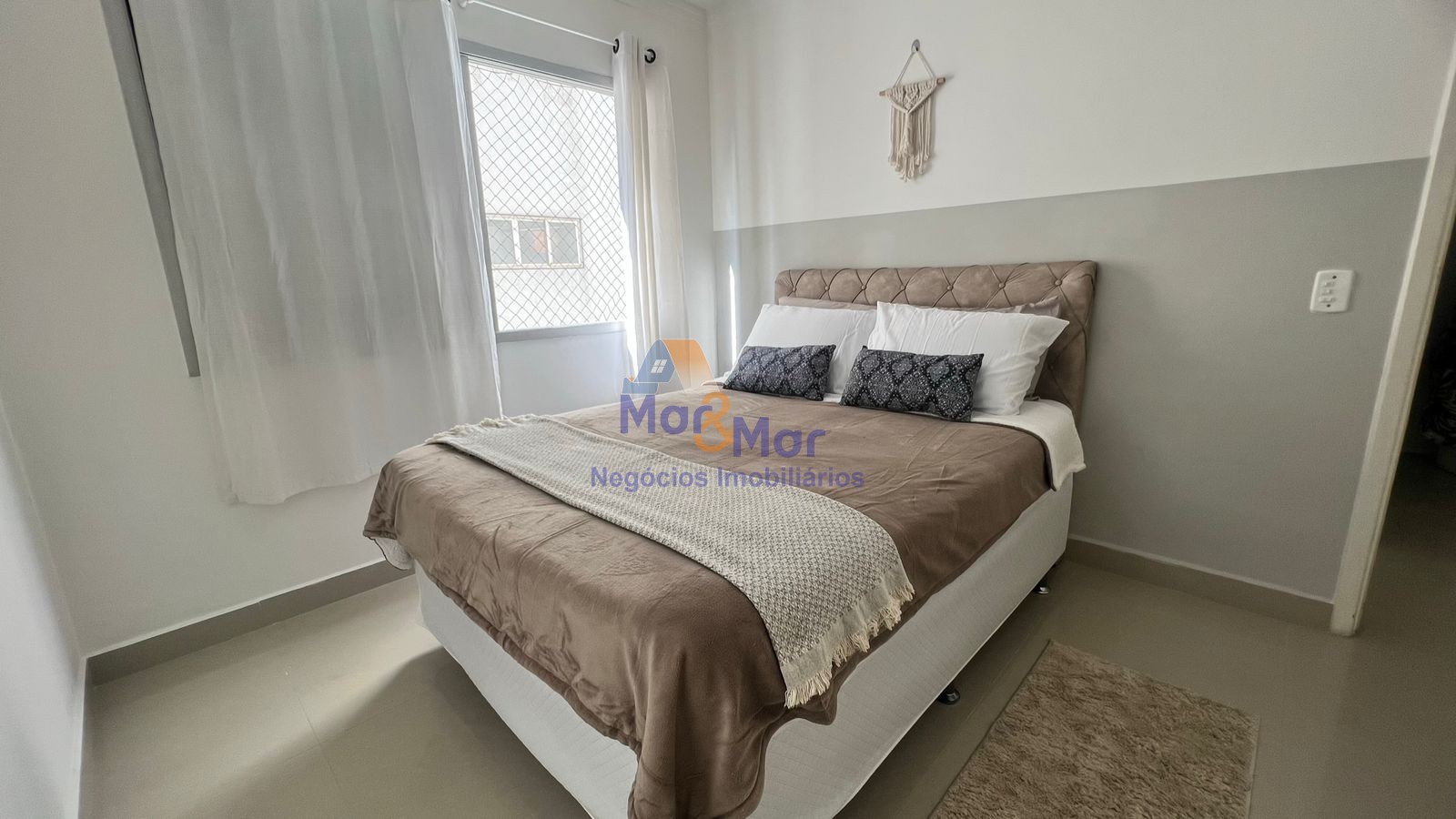 Apartamento na Praia das Pitangueiras, Guarujá - SP