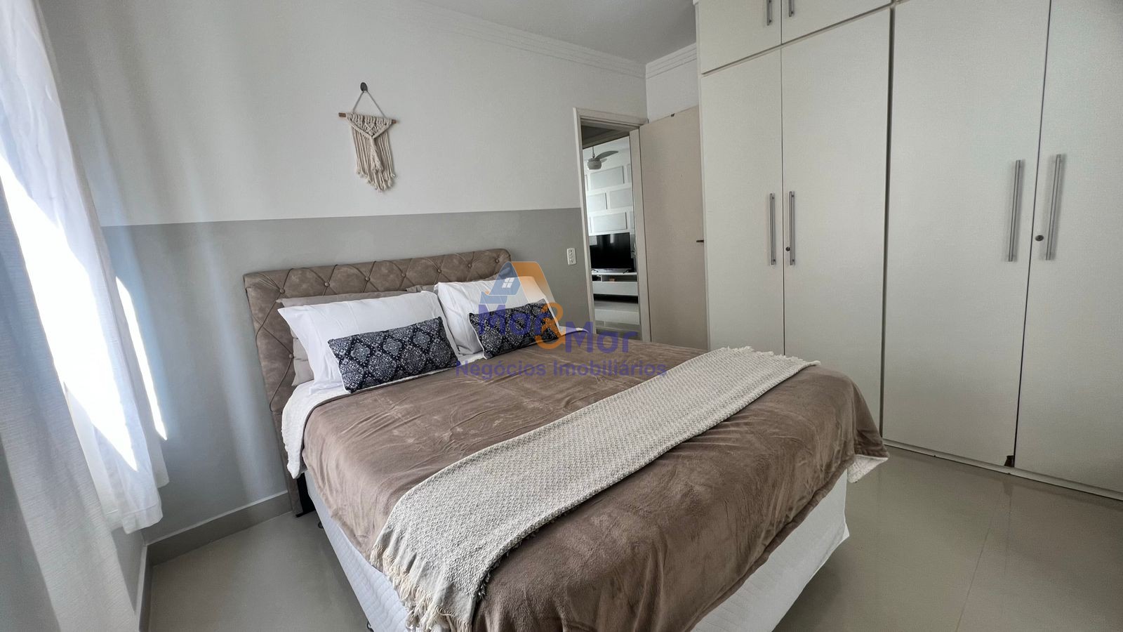 Apartamento na Praia das Pitangueiras, Guarujá - SP