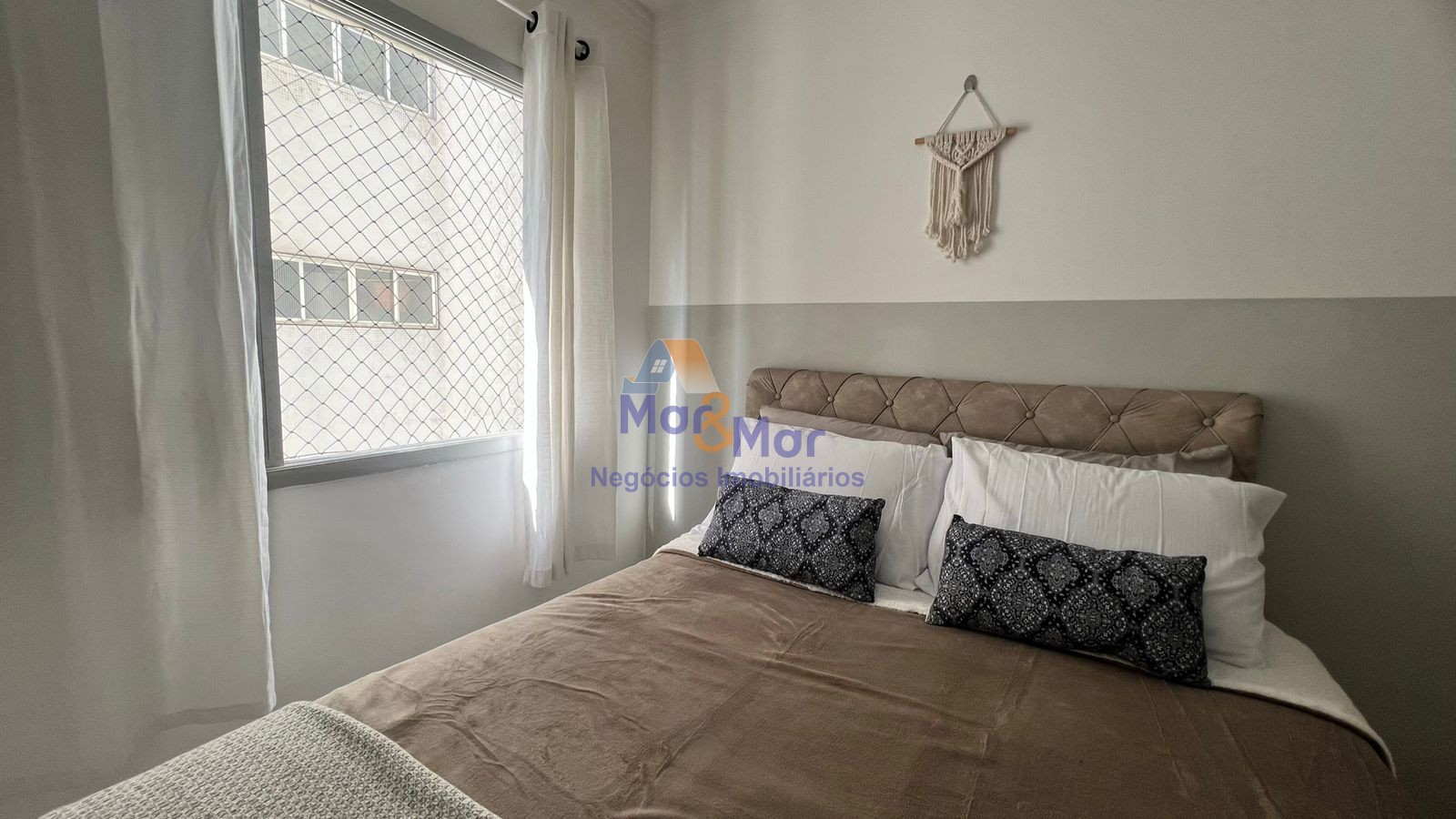 Apartamento na Praia das Pitangueiras, Guarujá - SP