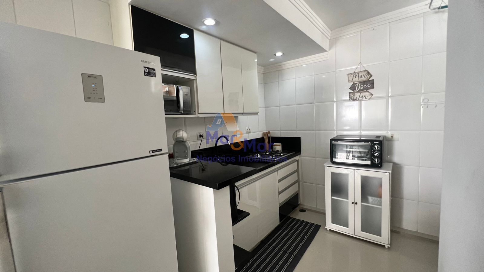 Apartamento na Praia das Pitangueiras, Guarujá - SP