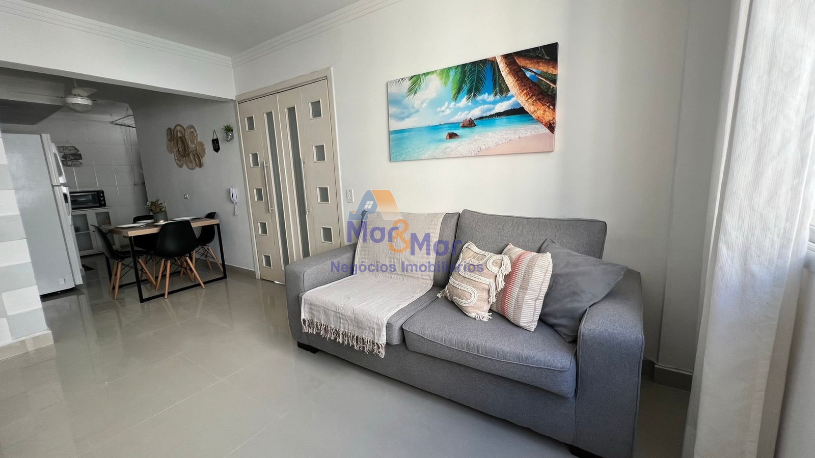 Apartamento na Praia das Pitangueiras, Guarujá - SP
