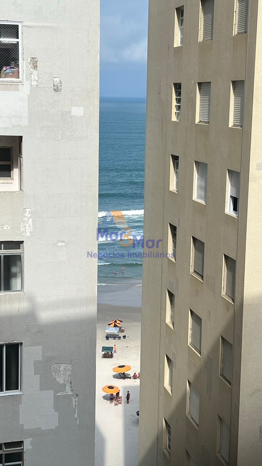 Apartamento na Praia das Pitangueiras, Guarujá - SP