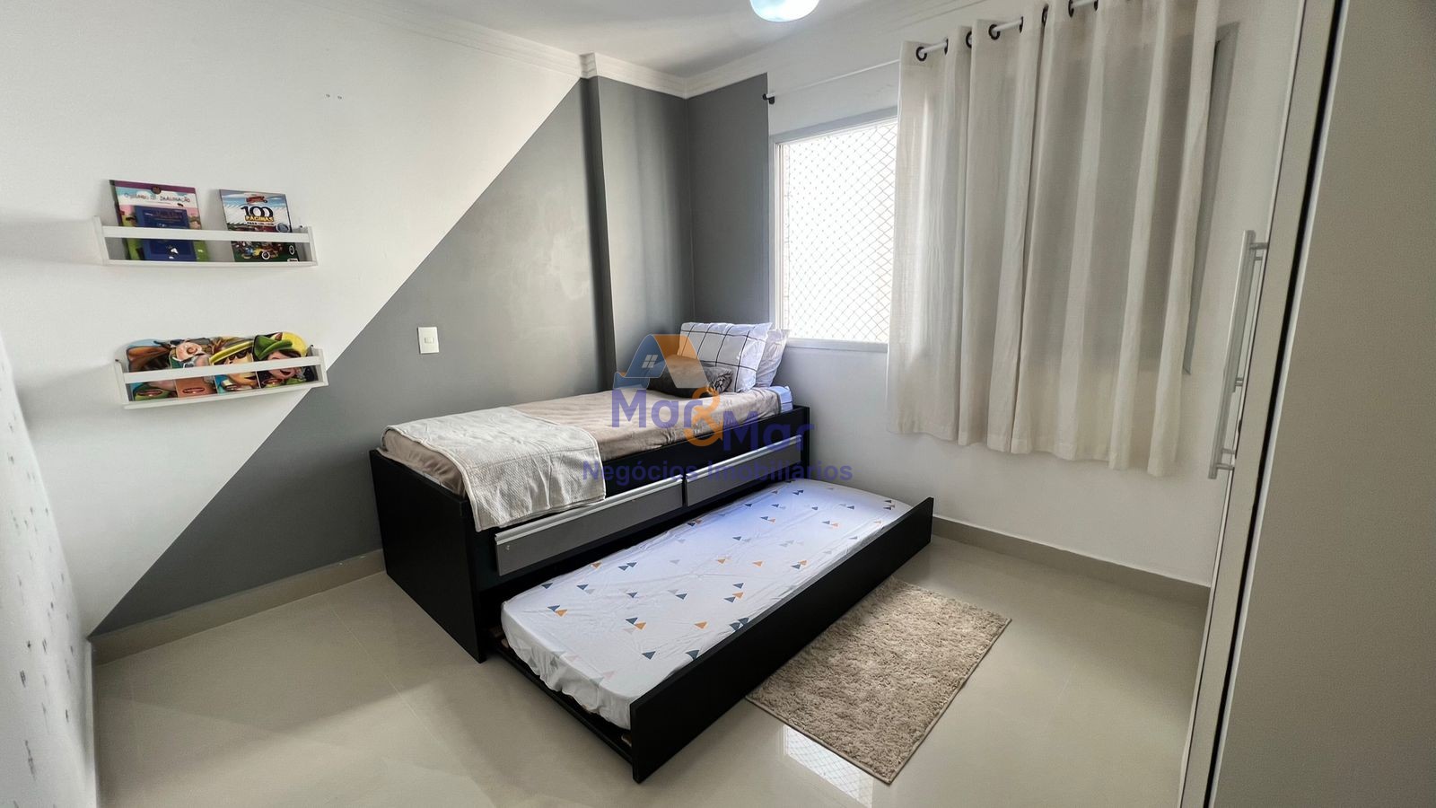Apartamento na Praia das Pitangueiras, Guarujá - SP