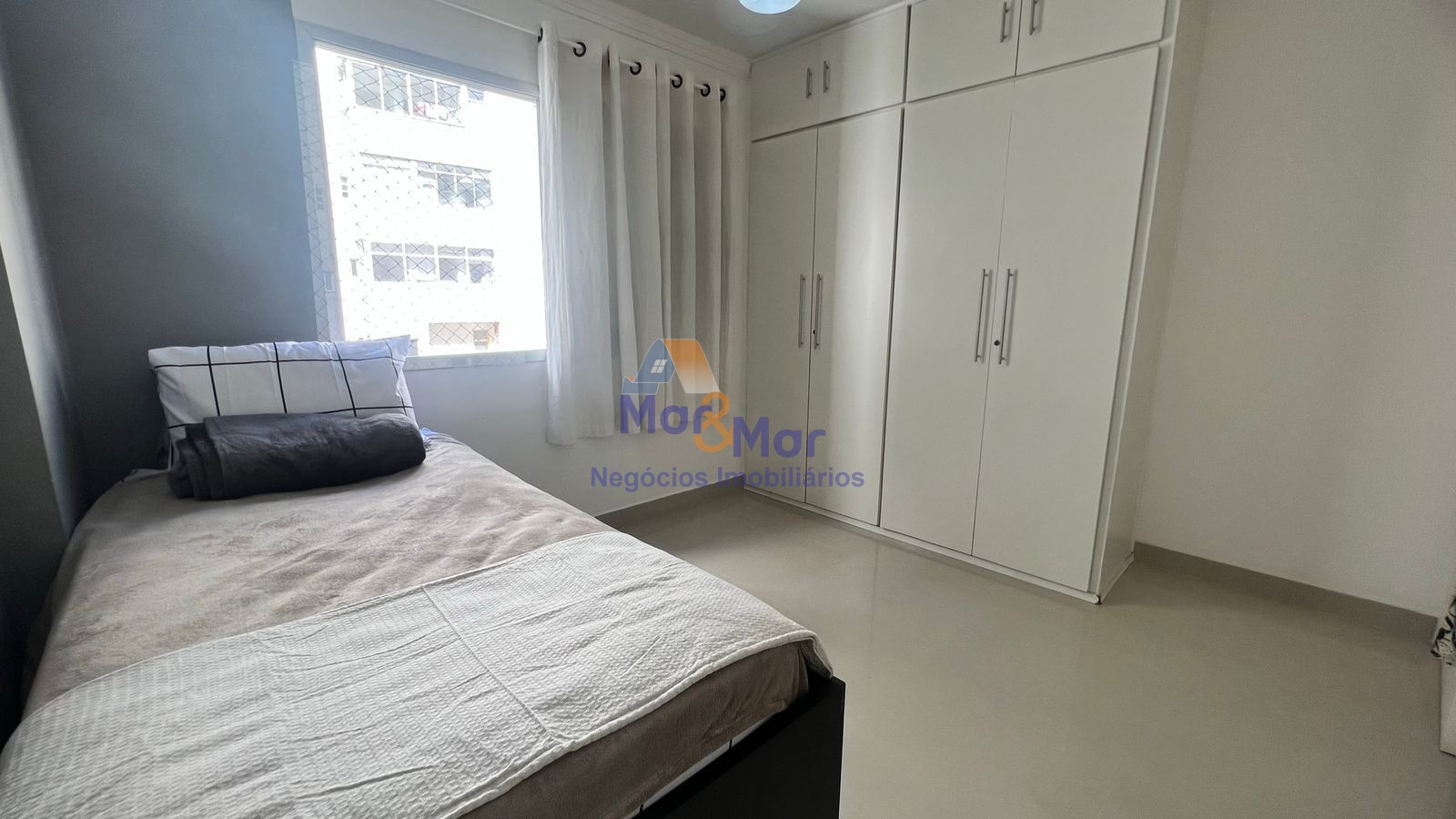 Apartamento na Praia das Pitangueiras, Guarujá - SP