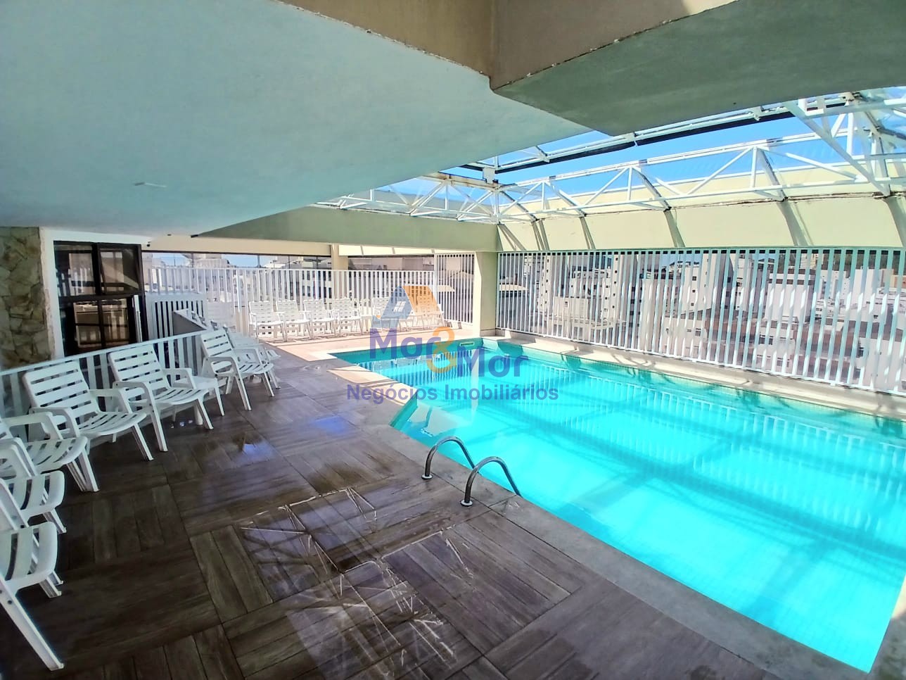 Apartamento na Praia das Pitangueiras, Guarujá - SP