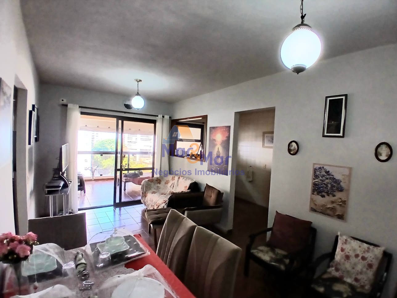Apartamento na Praia das Pitangueiras, Guarujá - SP