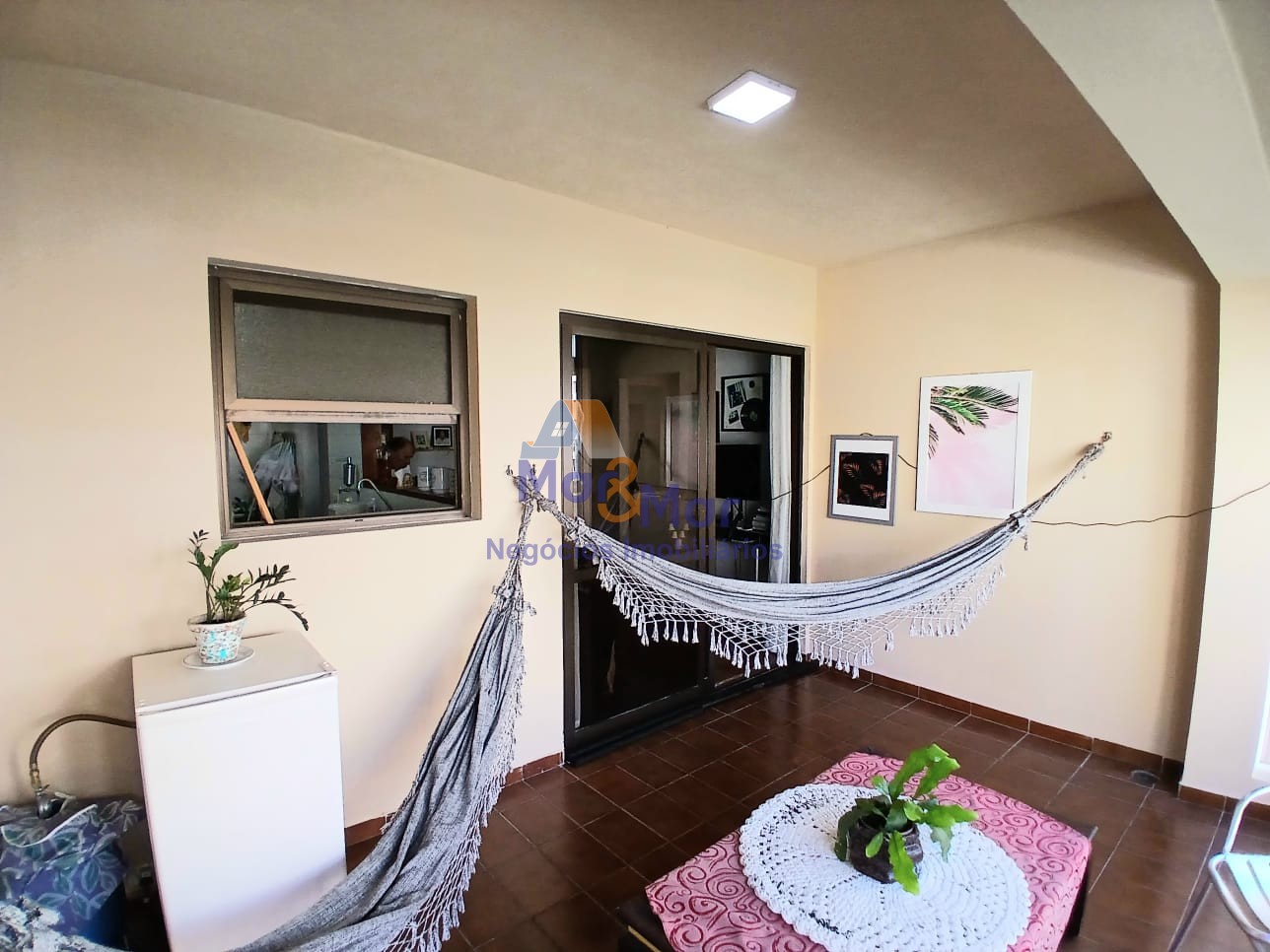 Apartamento na Praia das Pitangueiras, Guarujá - SP