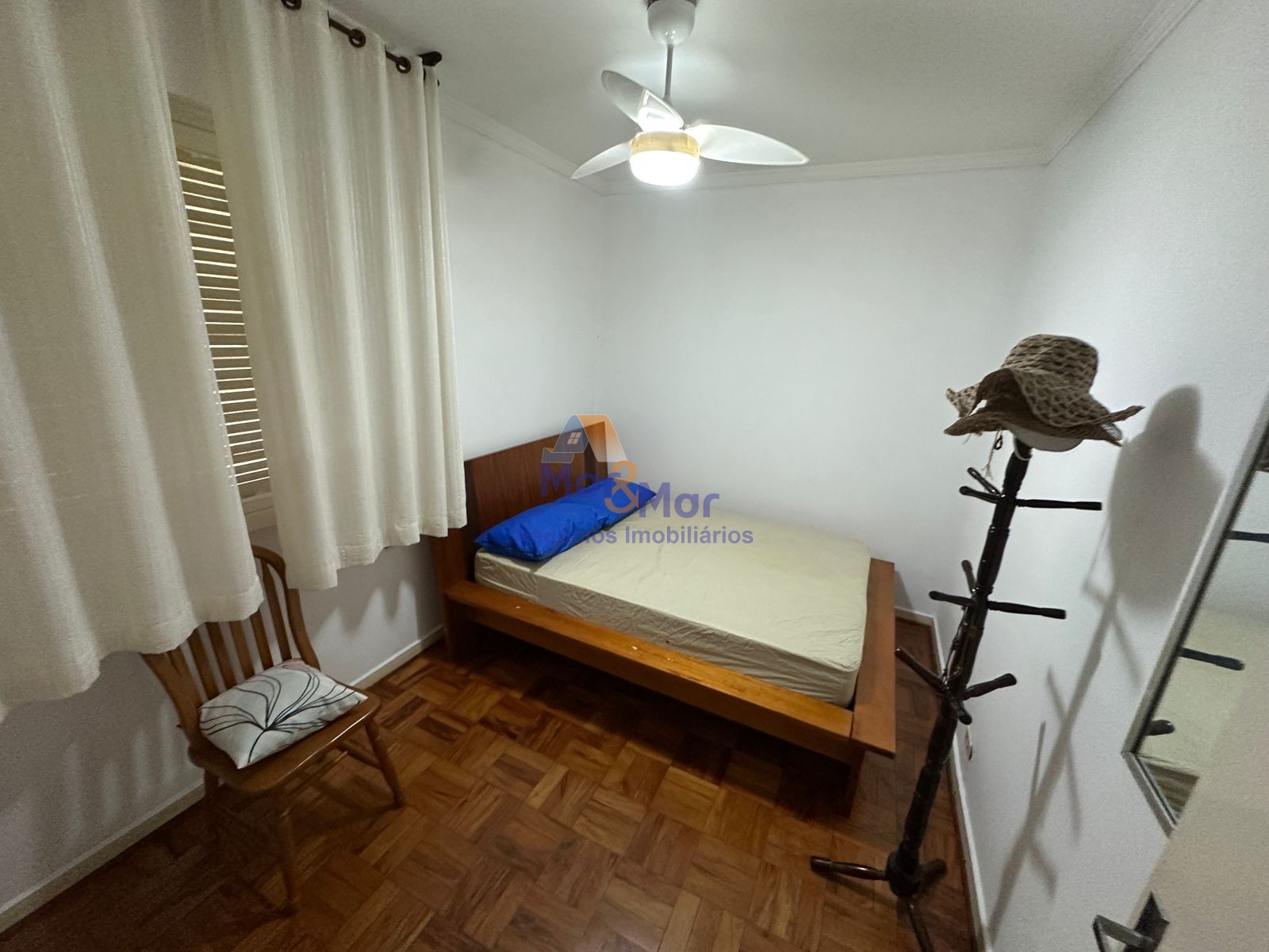 Apartamento na Praia das Pitangueiras, Guarujá - SP