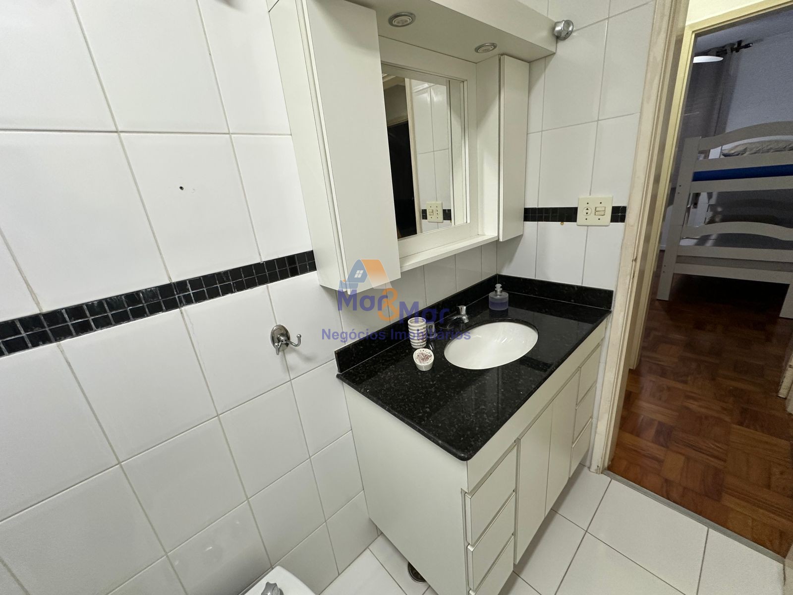 Apartamento na Praia das Pitangueiras, Guarujá - SP