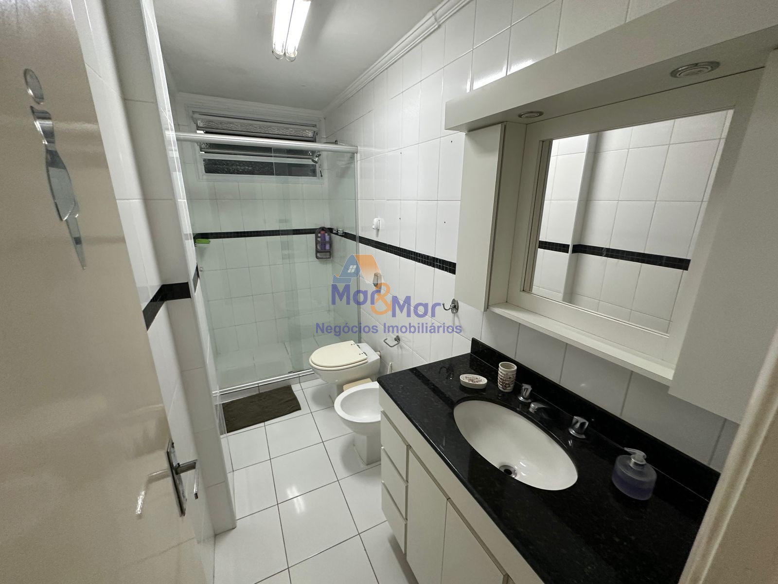 Apartamento na Praia das Pitangueiras, Guarujá - SP