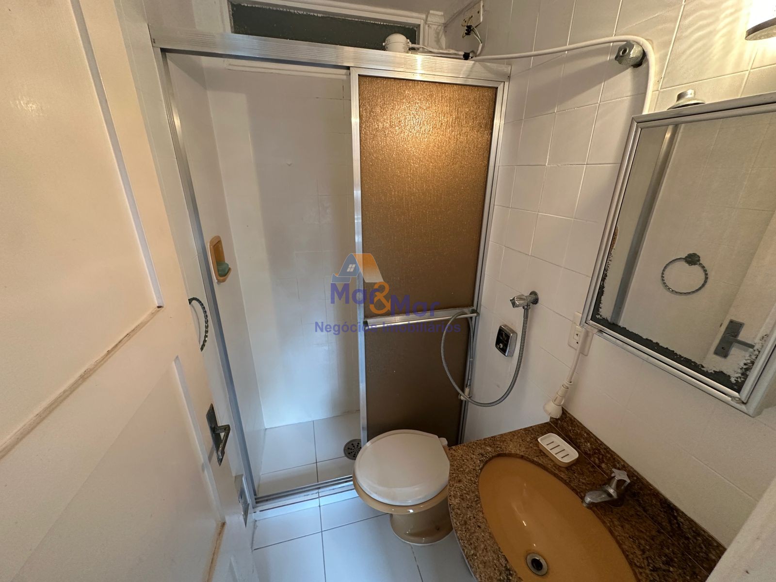 Apartamento na Praia das Pitangueiras, Guarujá - SP