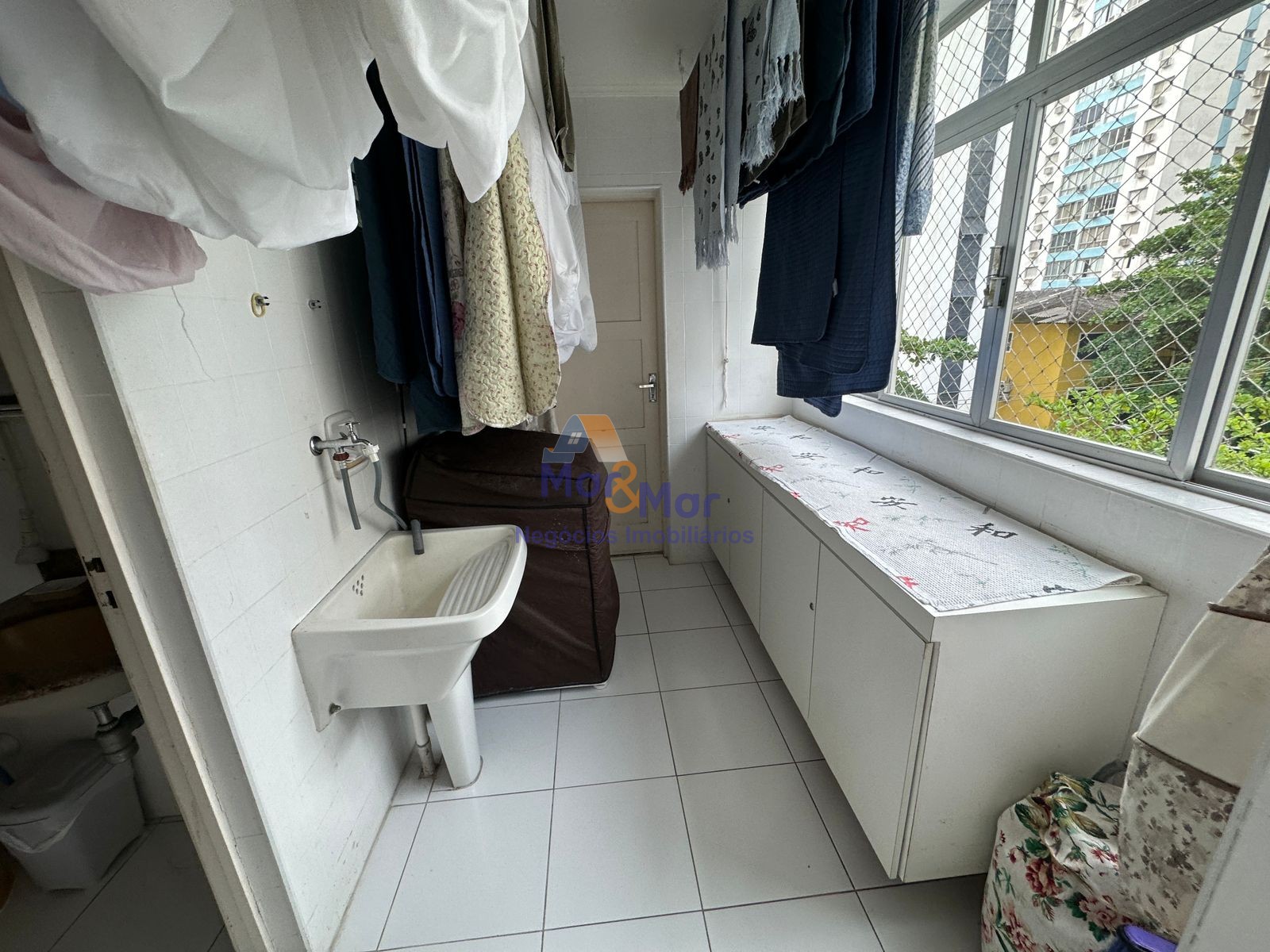 Apartamento na Praia das Pitangueiras, Guarujá - SP