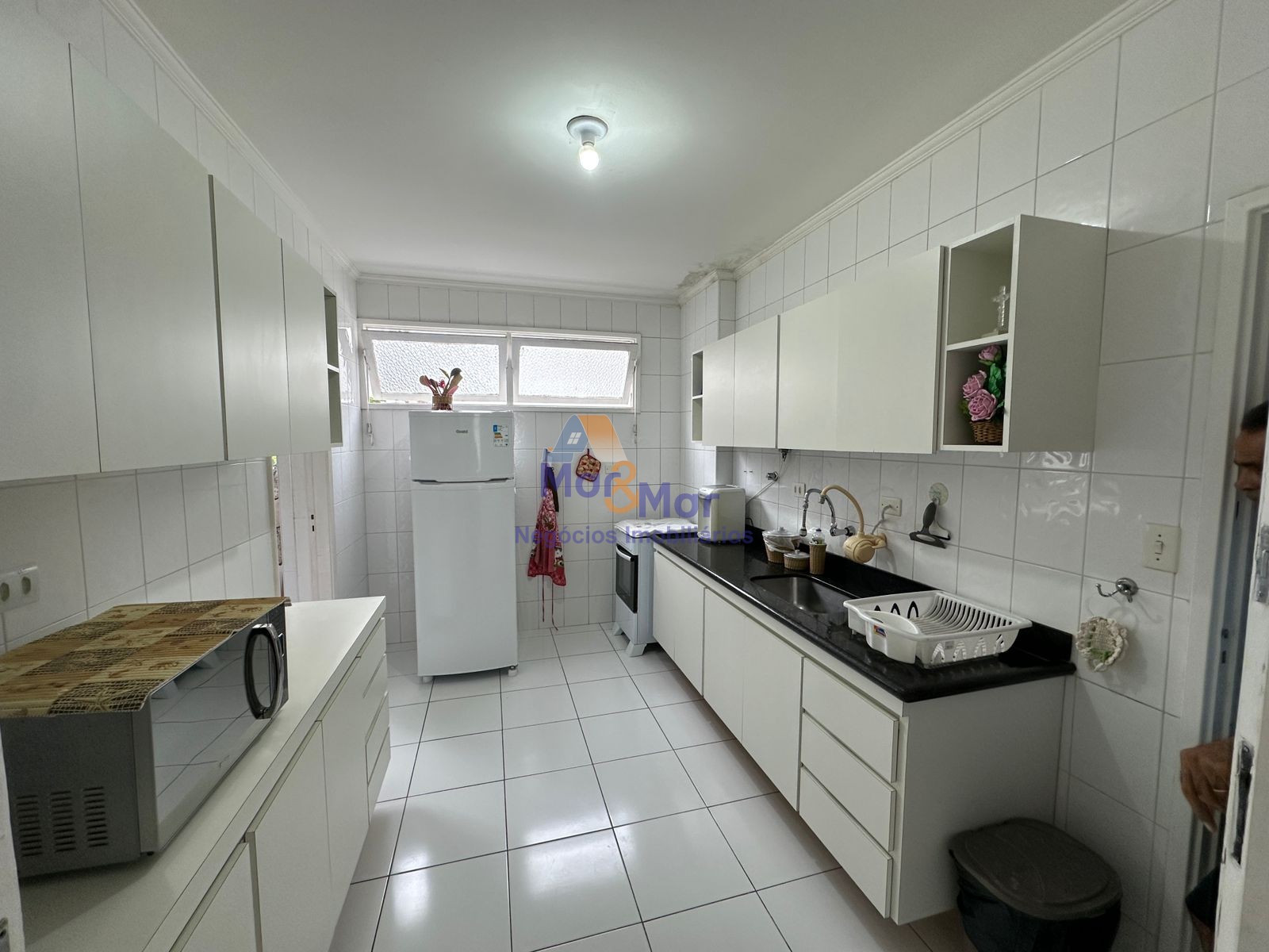 Apartamento na Praia das Pitangueiras, Guarujá - SP