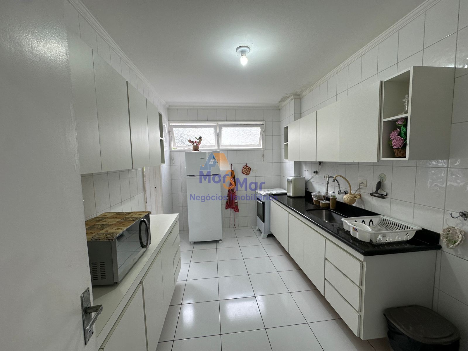 Apartamento na Praia das Pitangueiras, Guarujá - SP