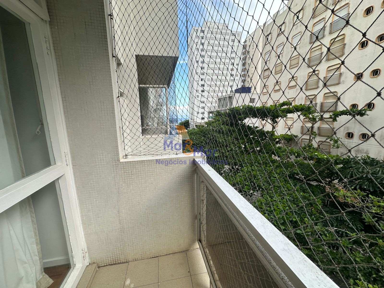 Apartamento na Praia das Pitangueiras, Guarujá - SP