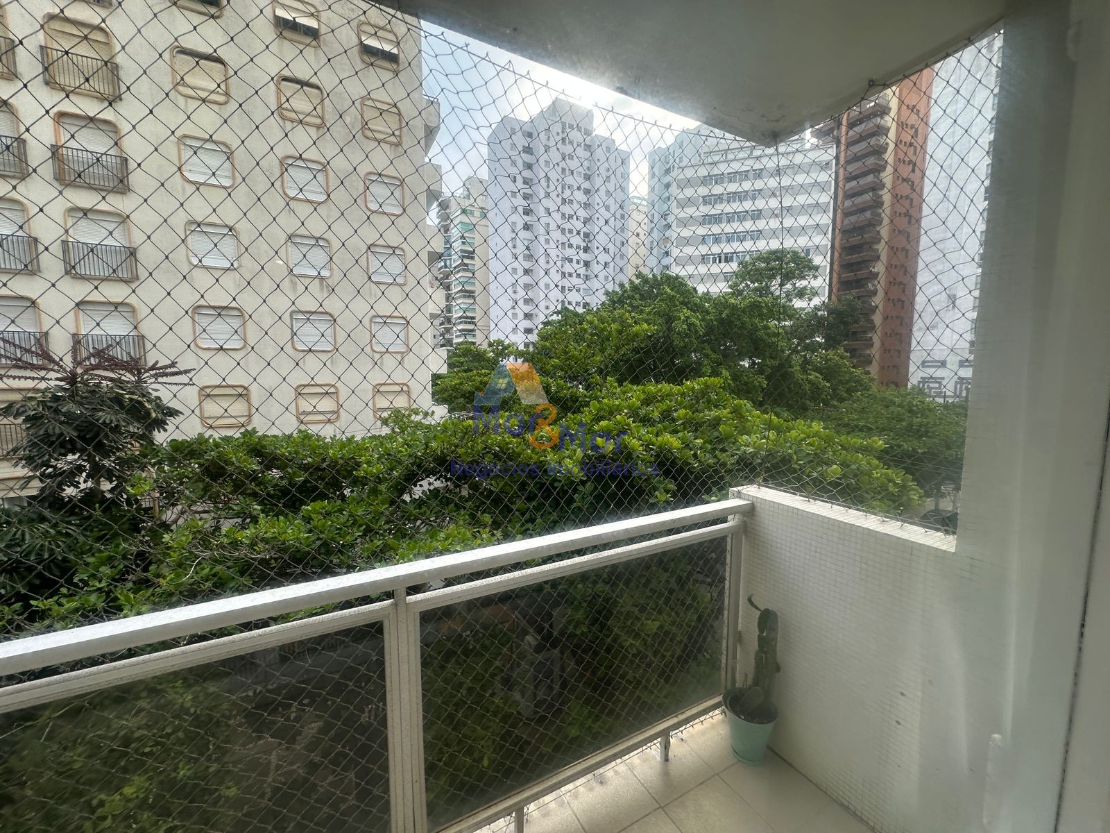 Apartamento na Praia das Pitangueiras, Guarujá - SP