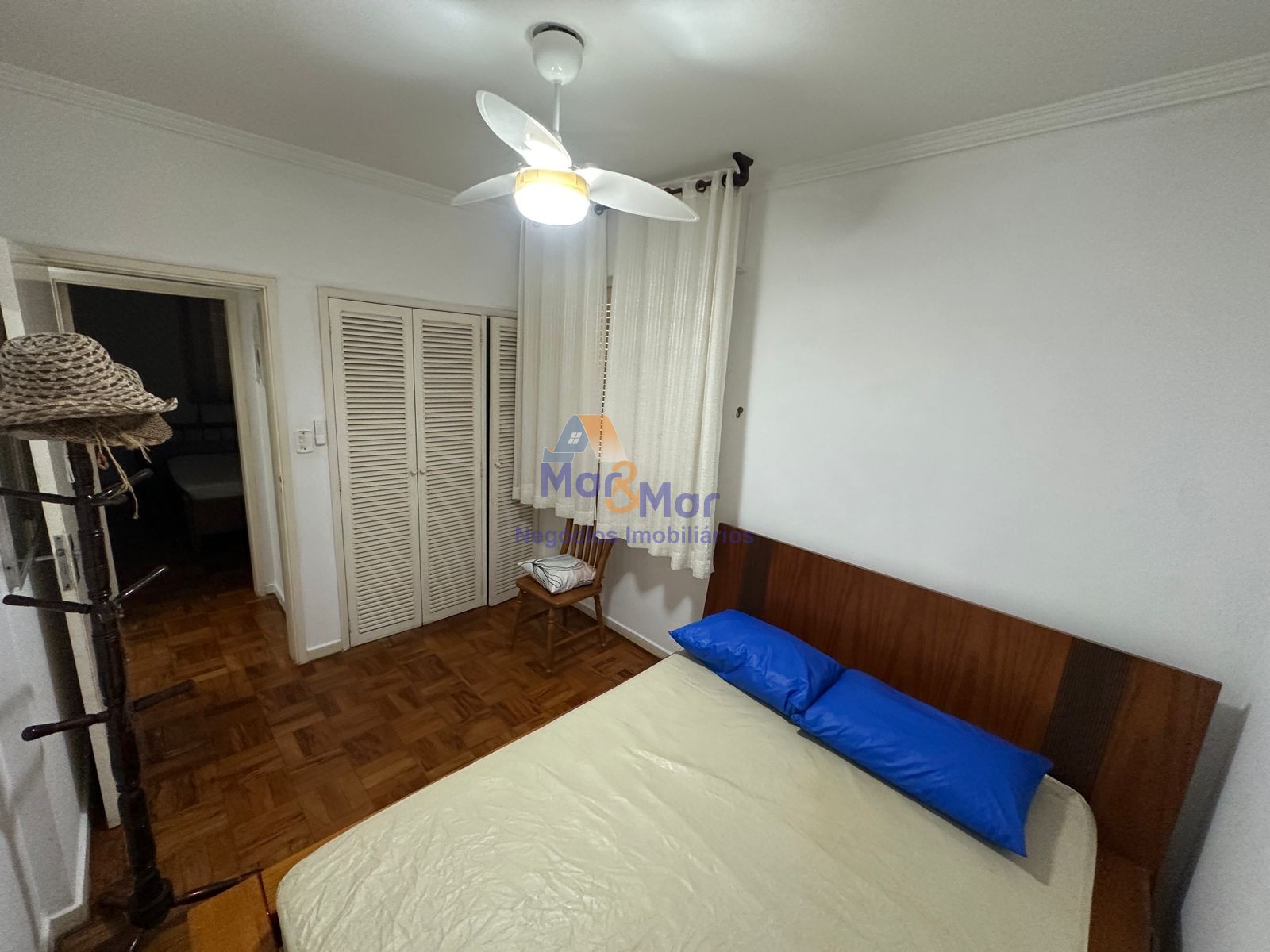 Apartamento na Praia das Pitangueiras, Guarujá - SP