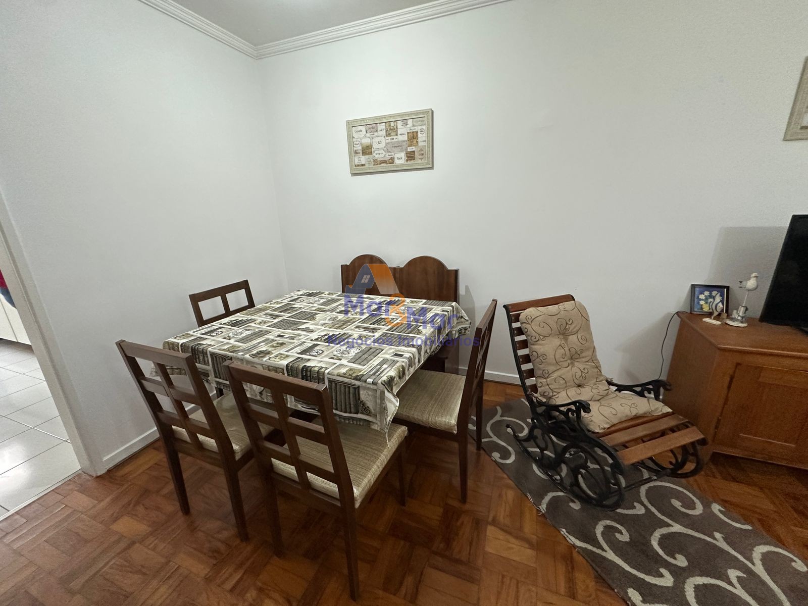 Apartamento na Praia das Pitangueiras, Guarujá - SP