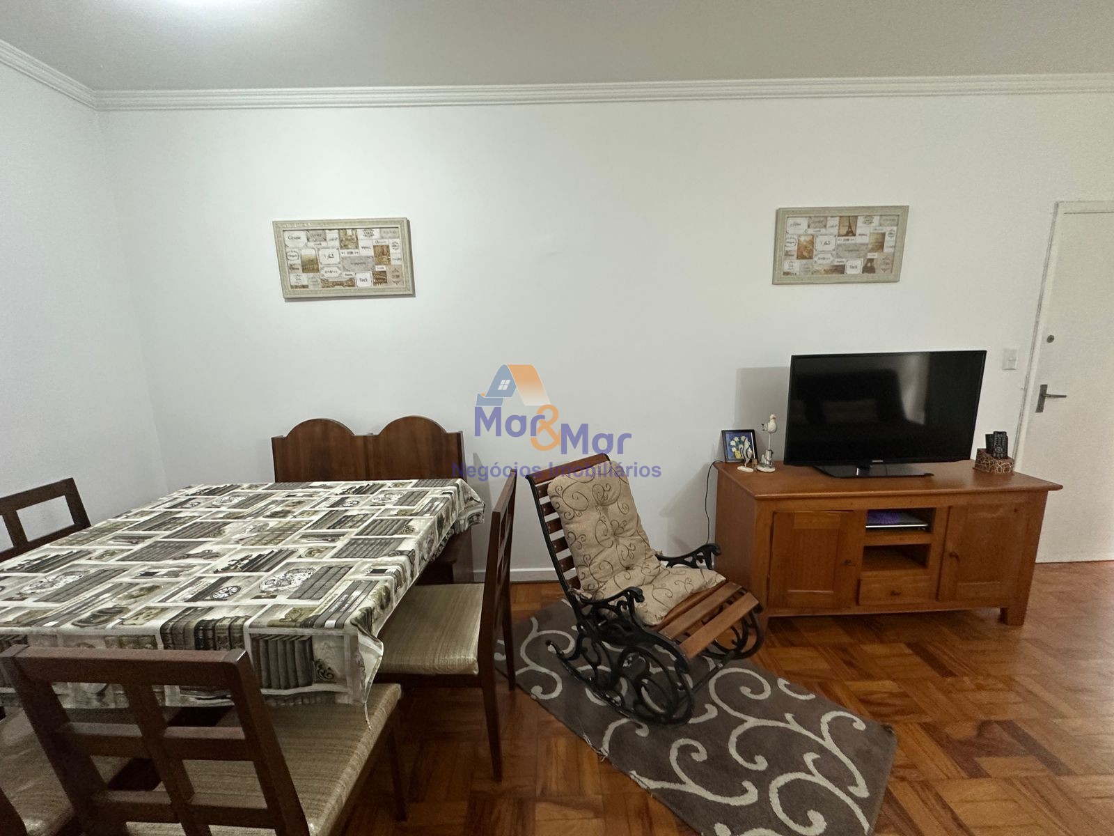 Apartamento na Praia das Pitangueiras, Guarujá - SP