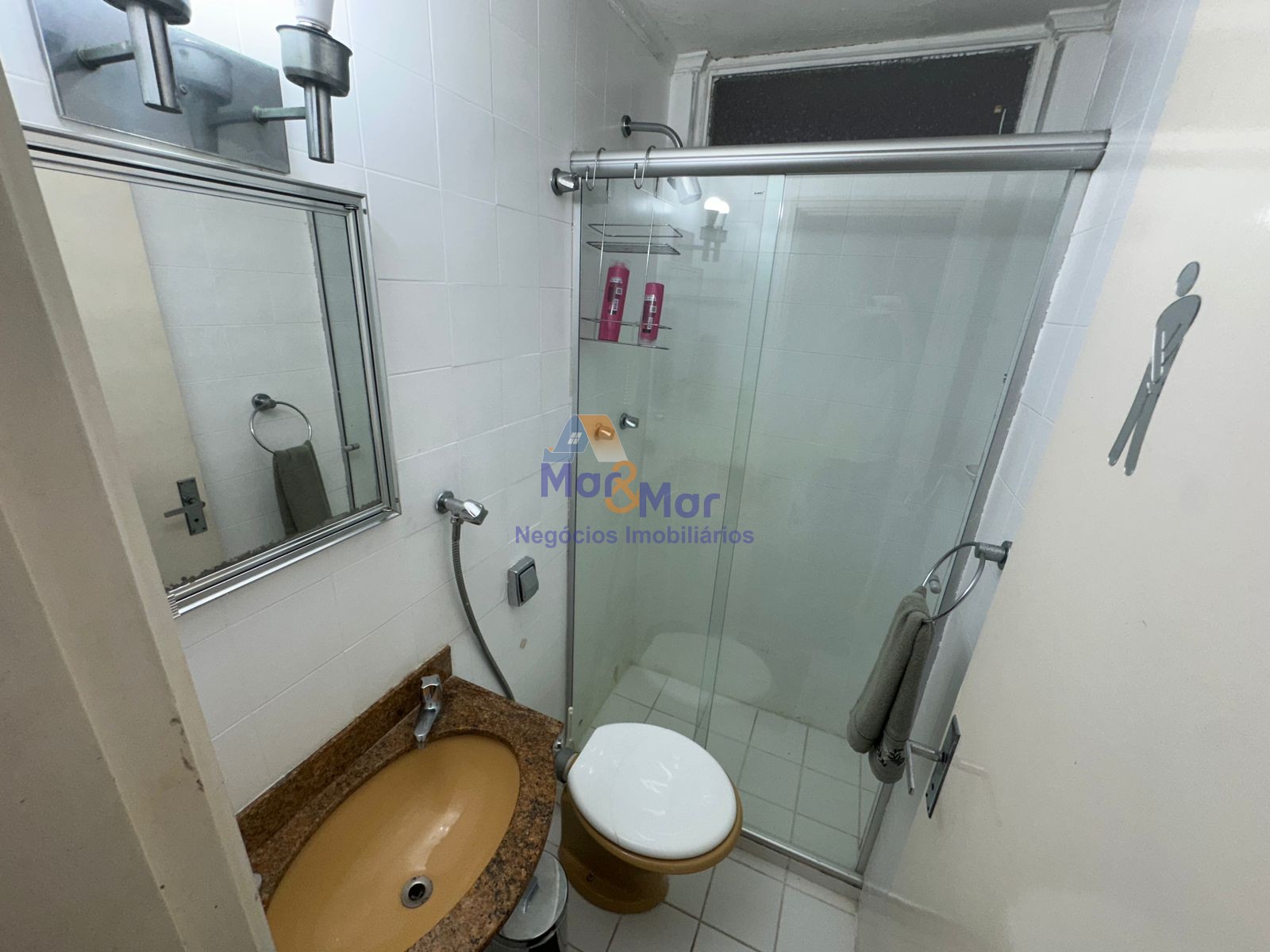 Apartamento na Praia das Pitangueiras, Guarujá - SP