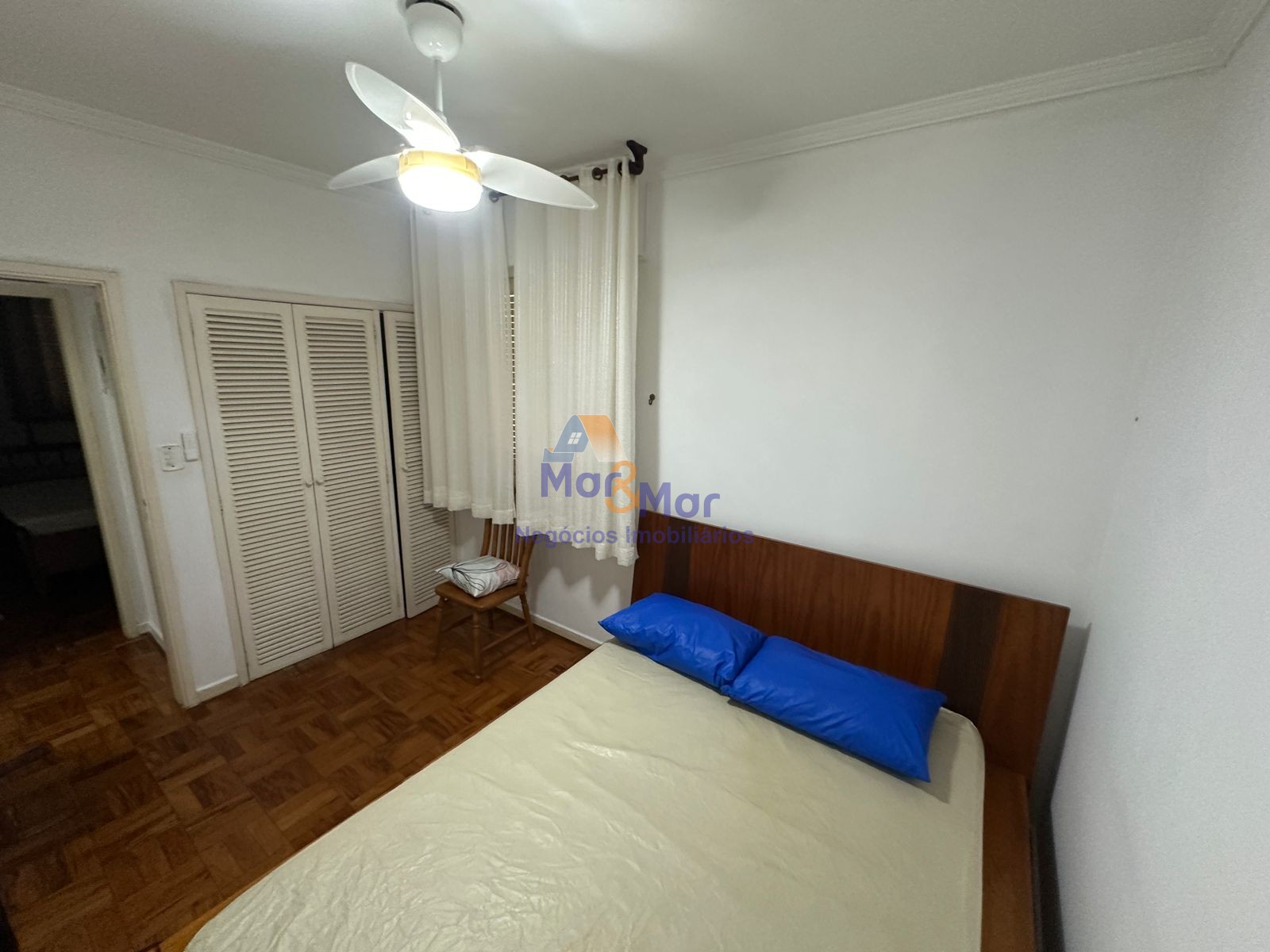 Apartamento na Praia das Pitangueiras, Guarujá - SP