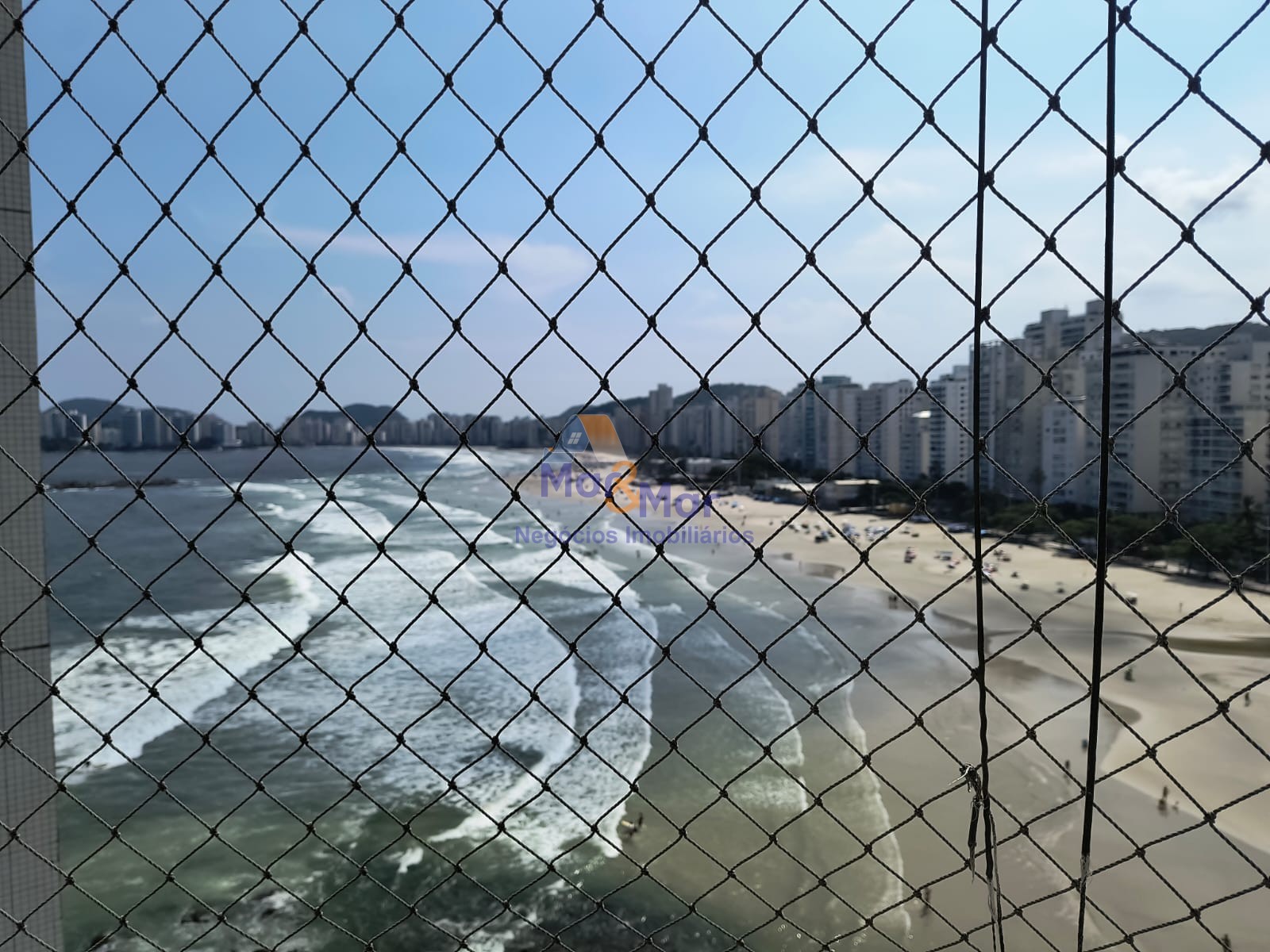 Apartamento na Praia das Pitangueiras, Guarujá - SP