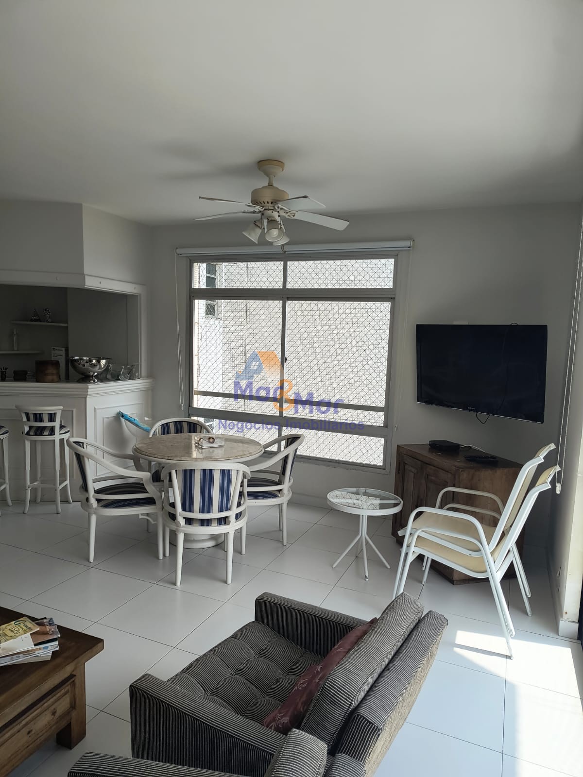 Apartamento na Praia das Pitangueiras, Guarujá - SP