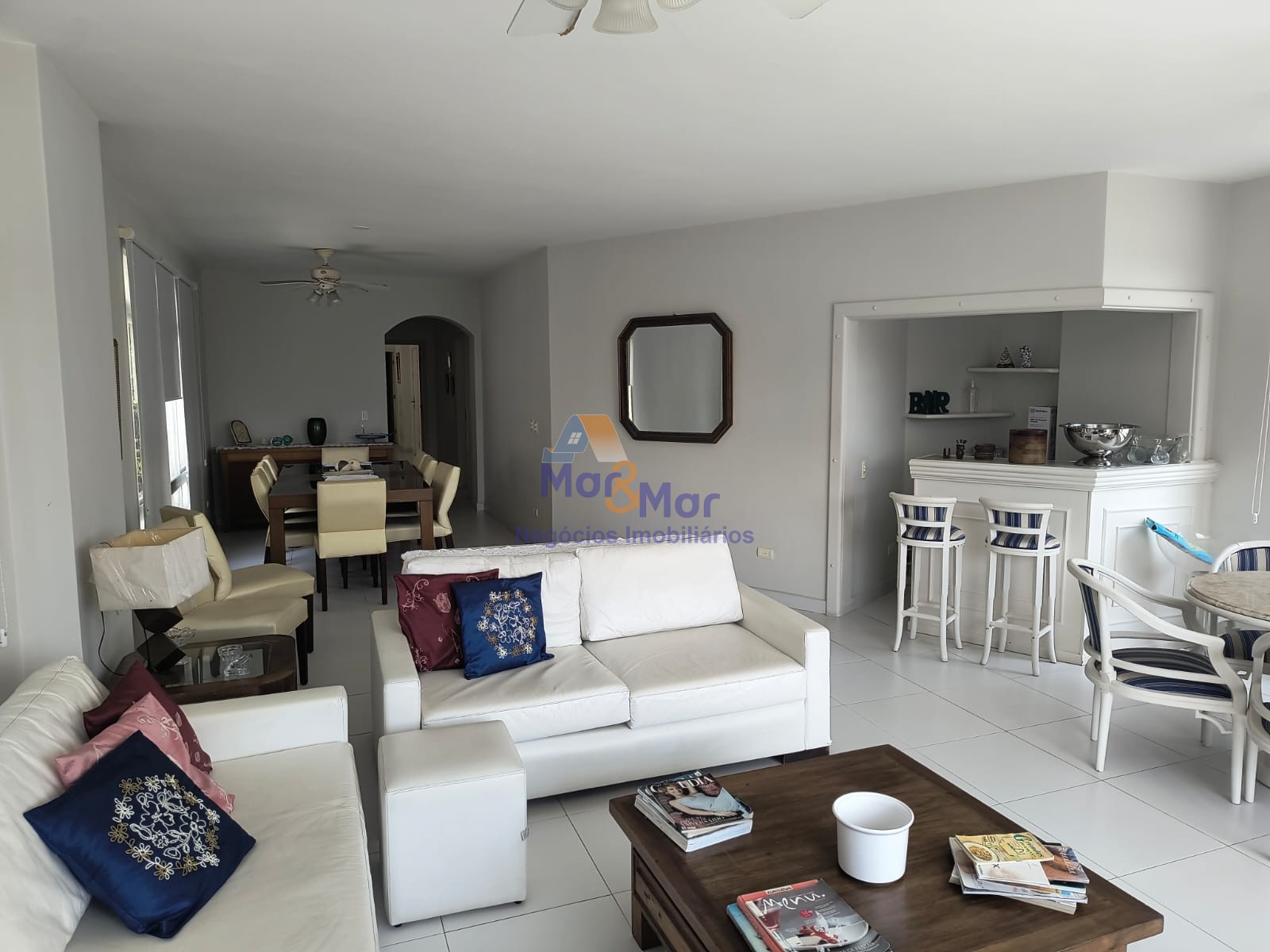 Apartamento na Praia das Pitangueiras, Guarujá - SP