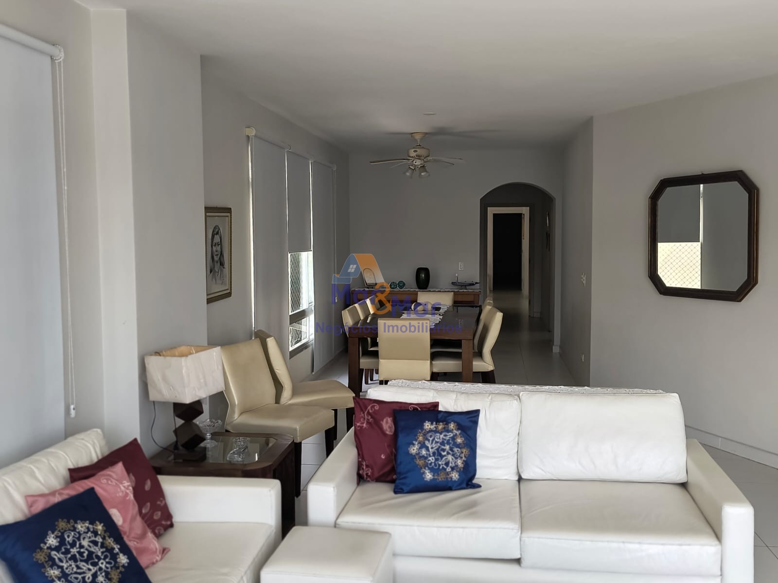 Apartamento na Praia das Pitangueiras, Guarujá - SP