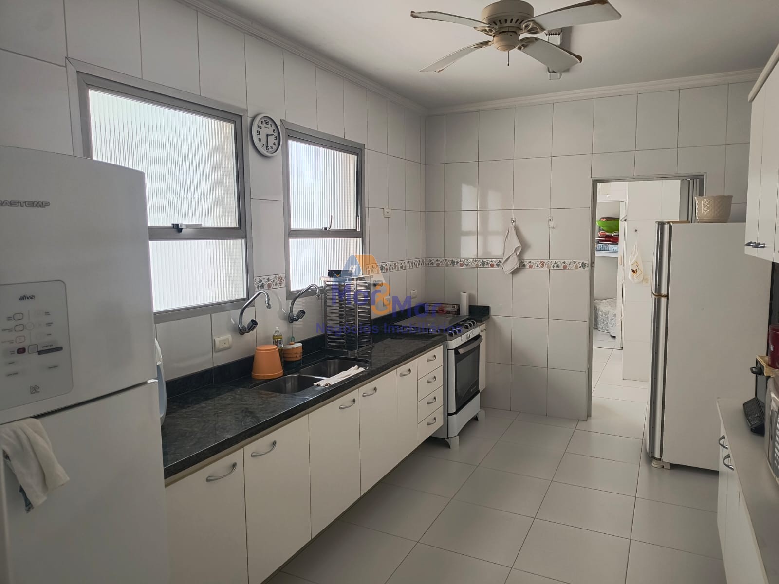 Apartamento na Praia das Pitangueiras, Guarujá - SP