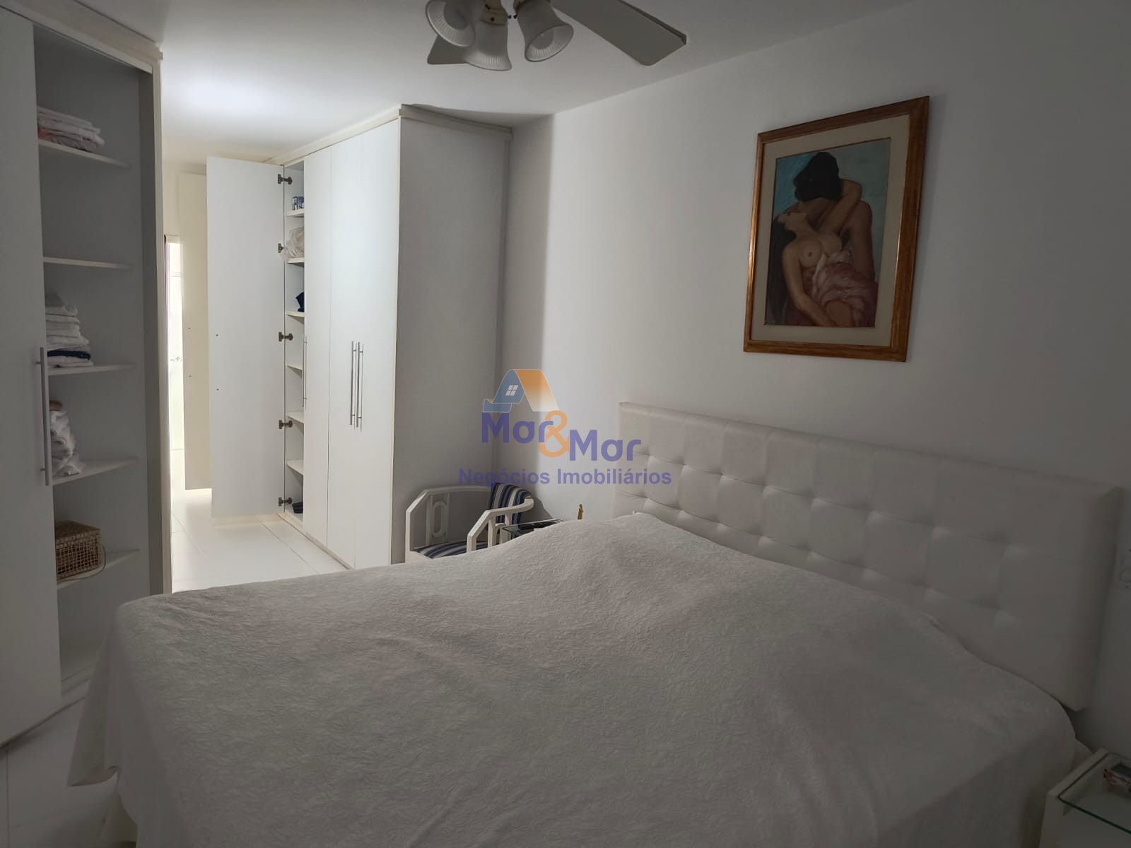 Apartamento na Praia das Pitangueiras, Guarujá - SP