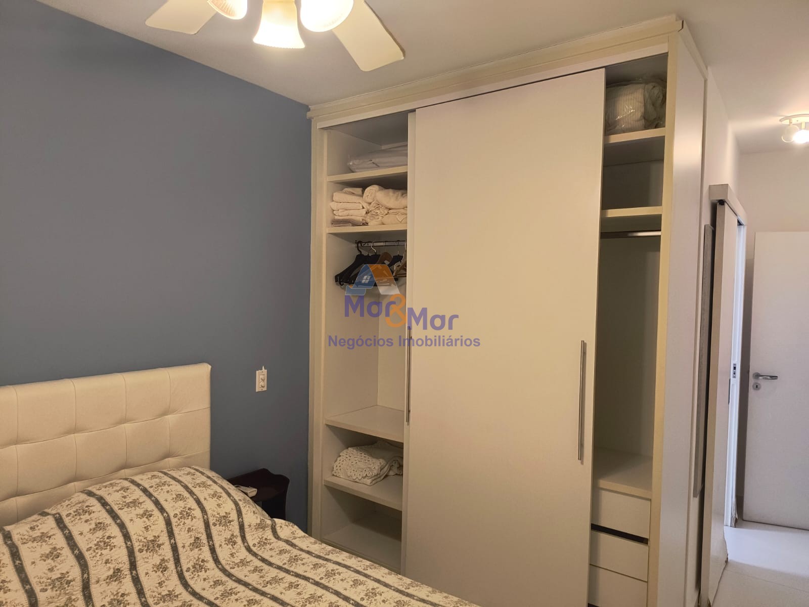 Apartamento na Praia das Pitangueiras, Guarujá - SP